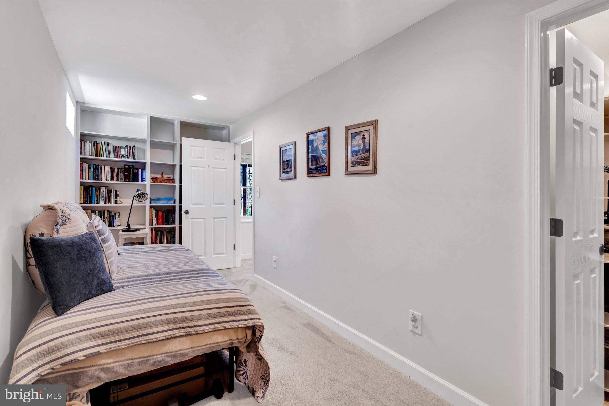 SOUTH RIDING - Residential