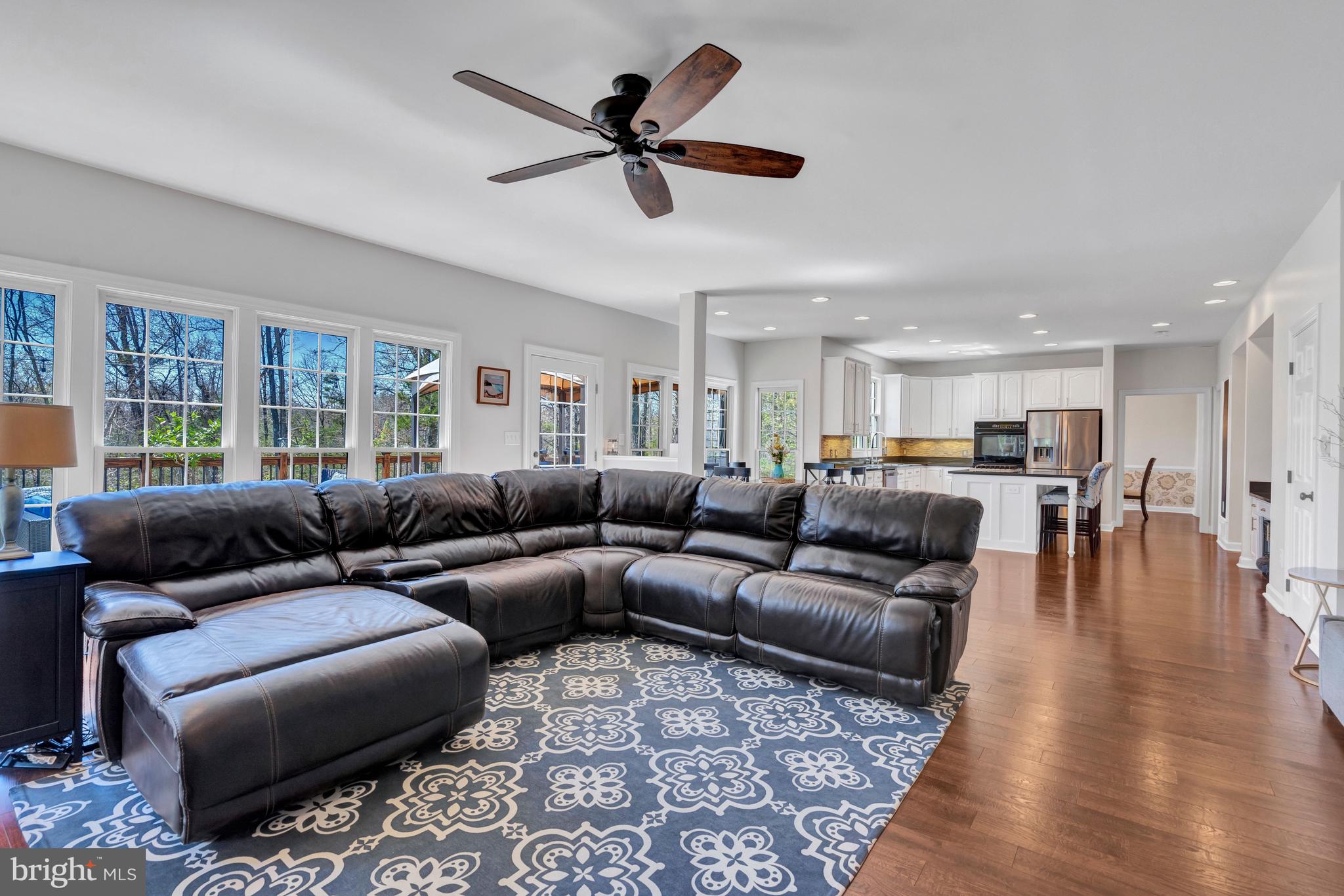 SOUTH RIDING - Residential