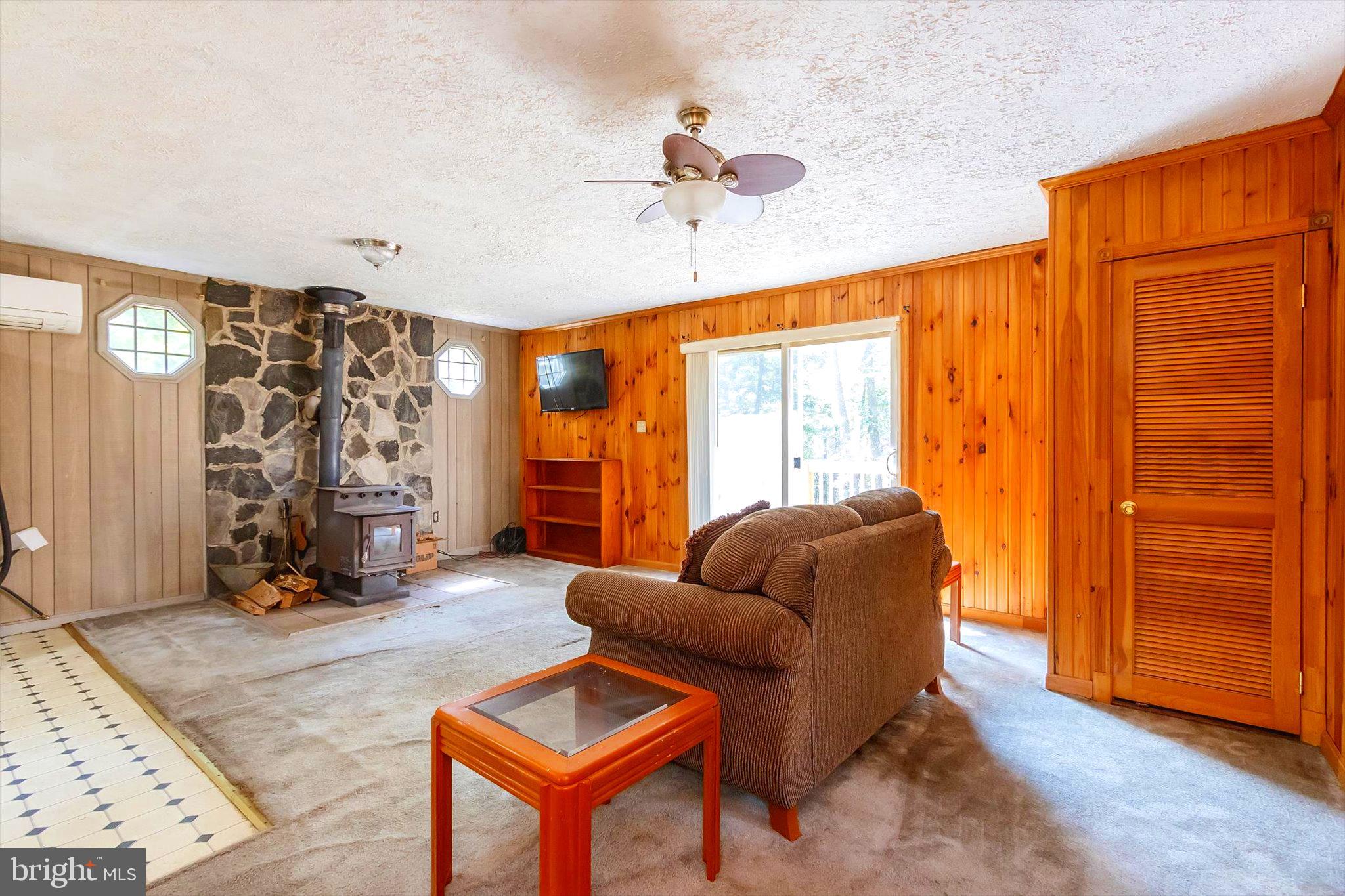 CABIN IN THE PINES - Residential