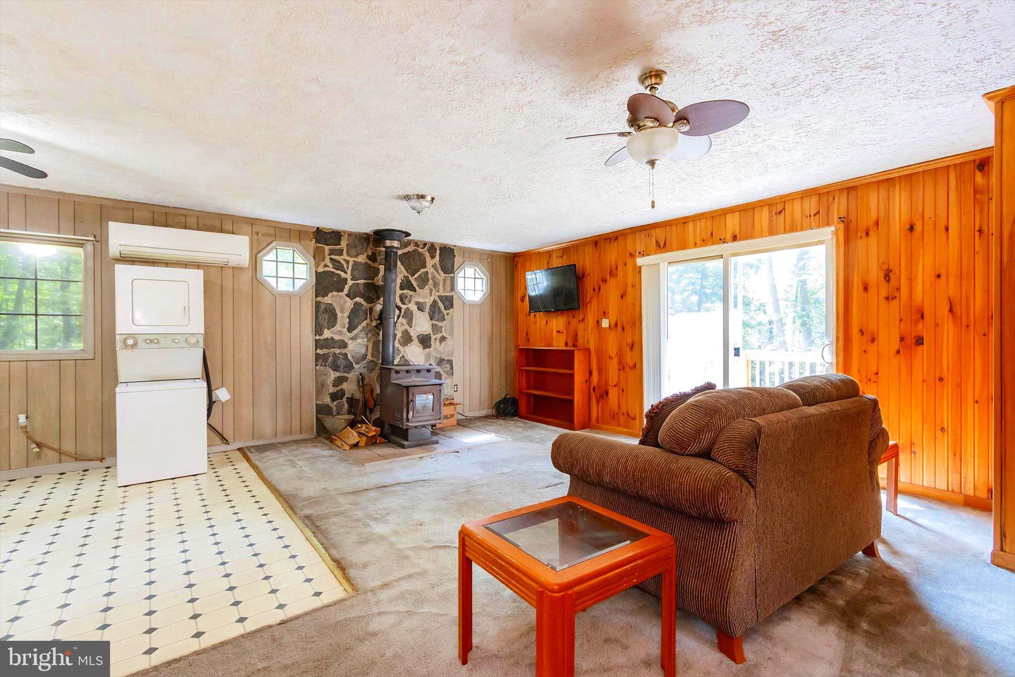 CABIN IN THE PINES - Residential