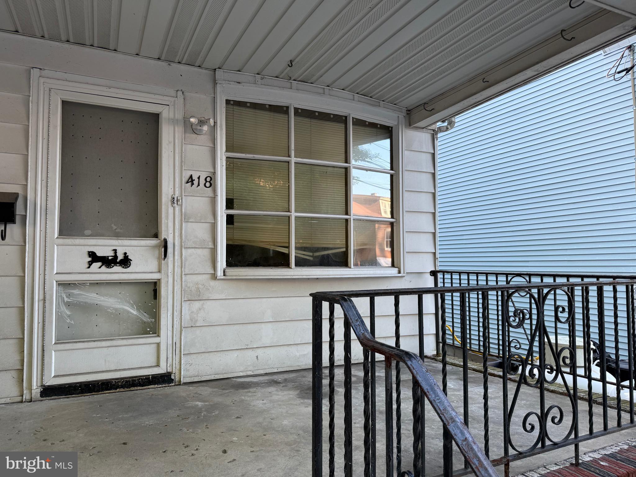 418 LAUREL STREET