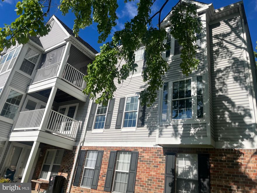 2nd floor condo , bathroom remodel and new double hung windows 2023. Luxury vinyl floor thru out