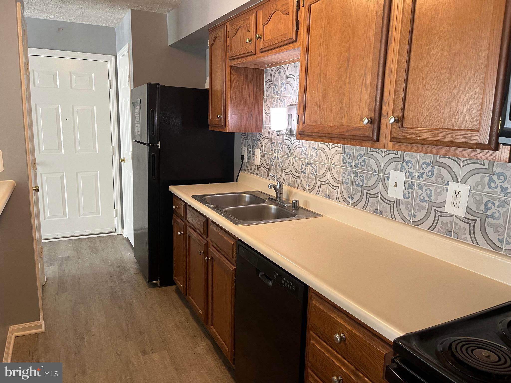 WOODBRIDGE CENTER - Residential Lease