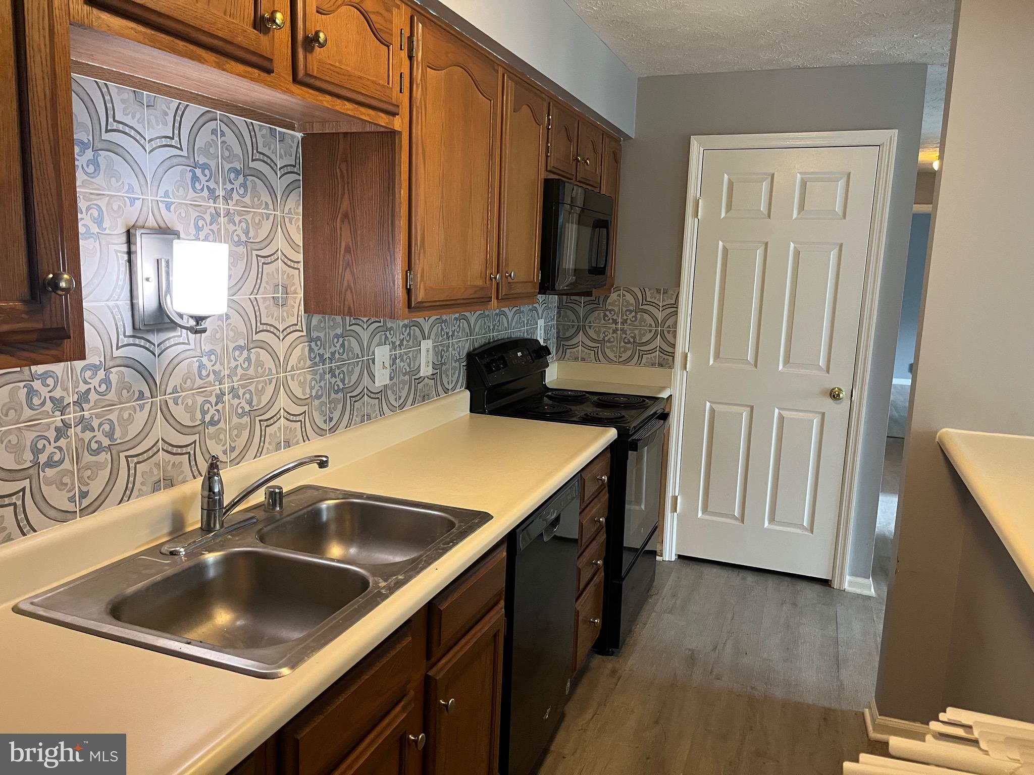 WOODBRIDGE CENTER - Residential Lease