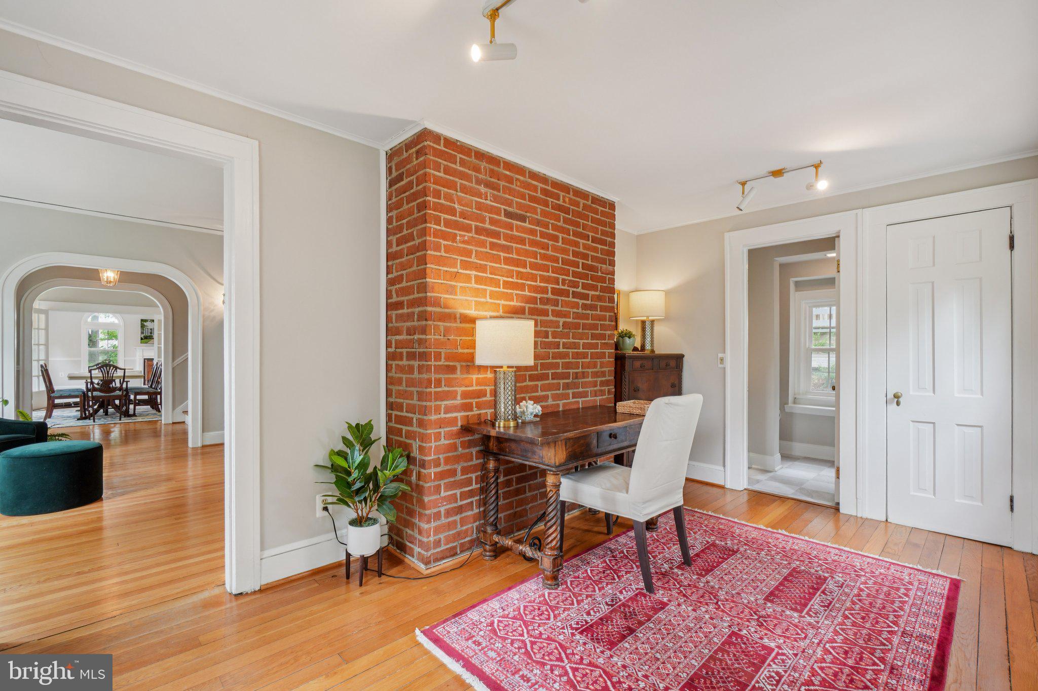 ARLINGTON RIDGE - Residential