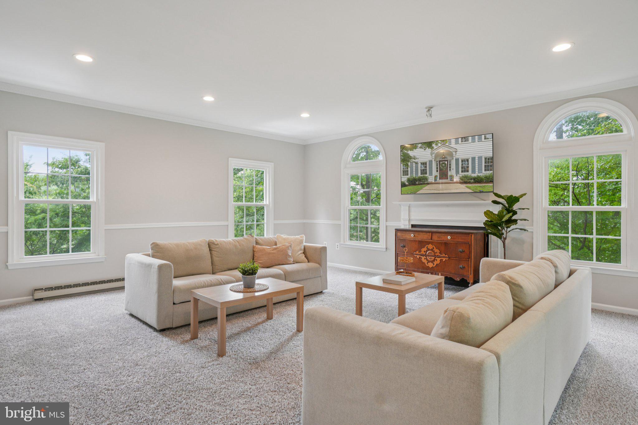 ARLINGTON RIDGE - Residential