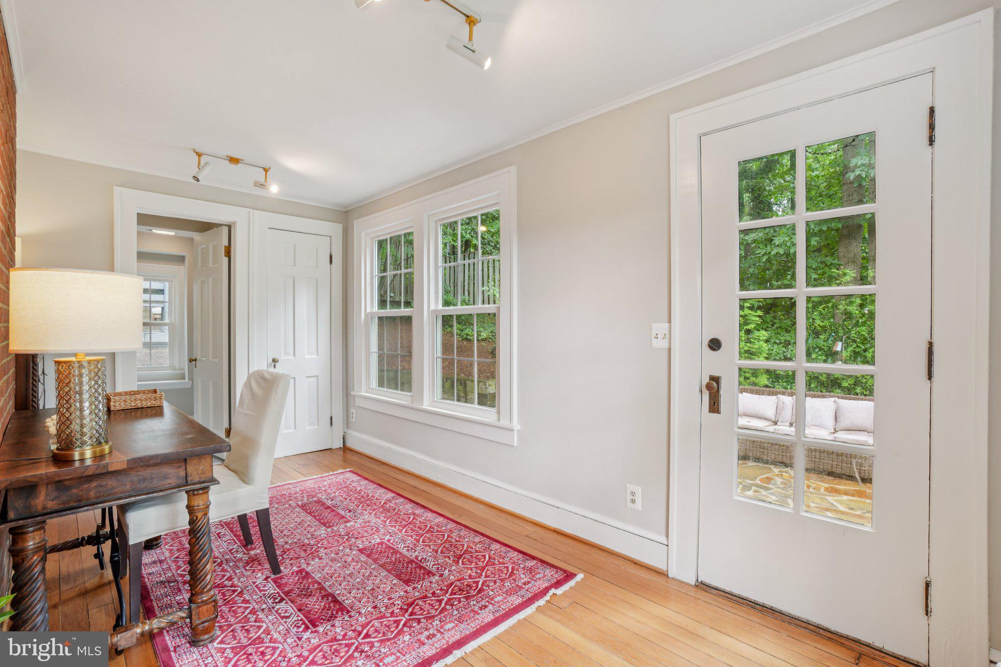 ARLINGTON RIDGE - Residential