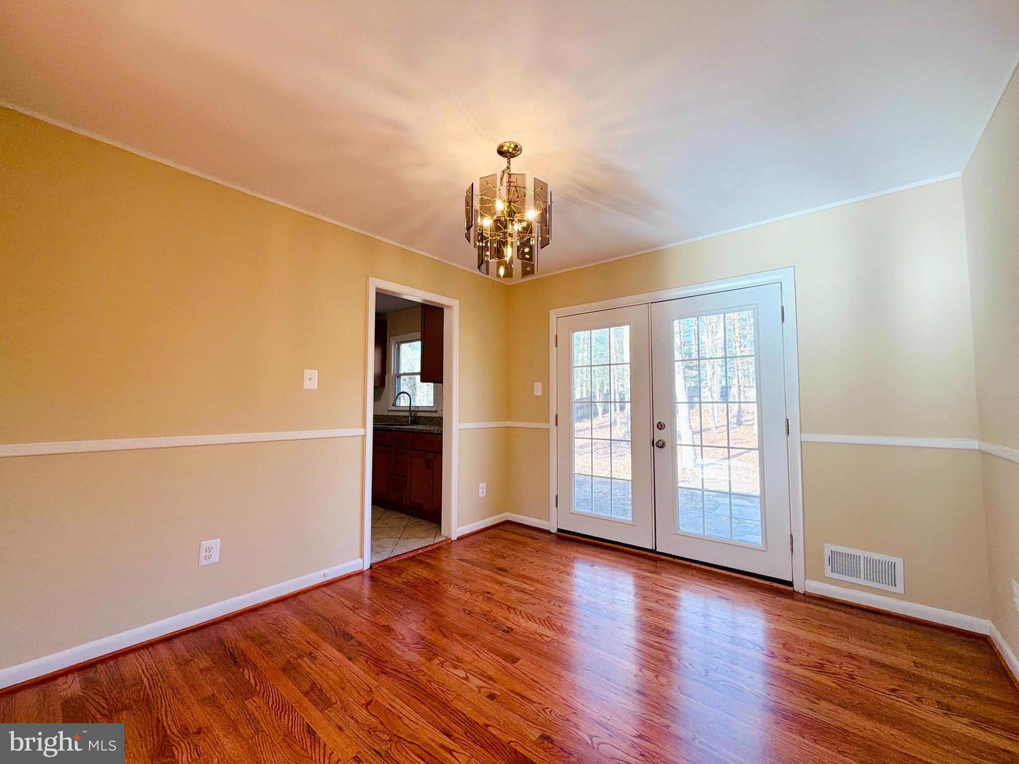 SURREY SQUARE - Residential Lease