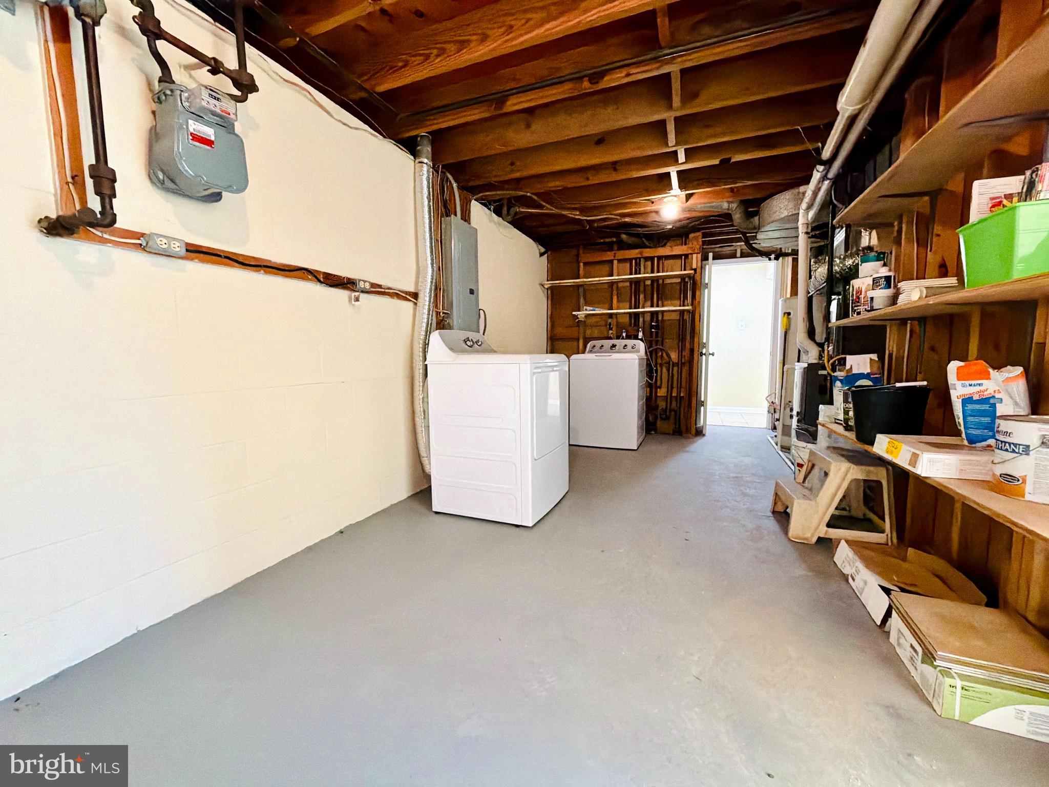 SURREY SQUARE - Residential Lease