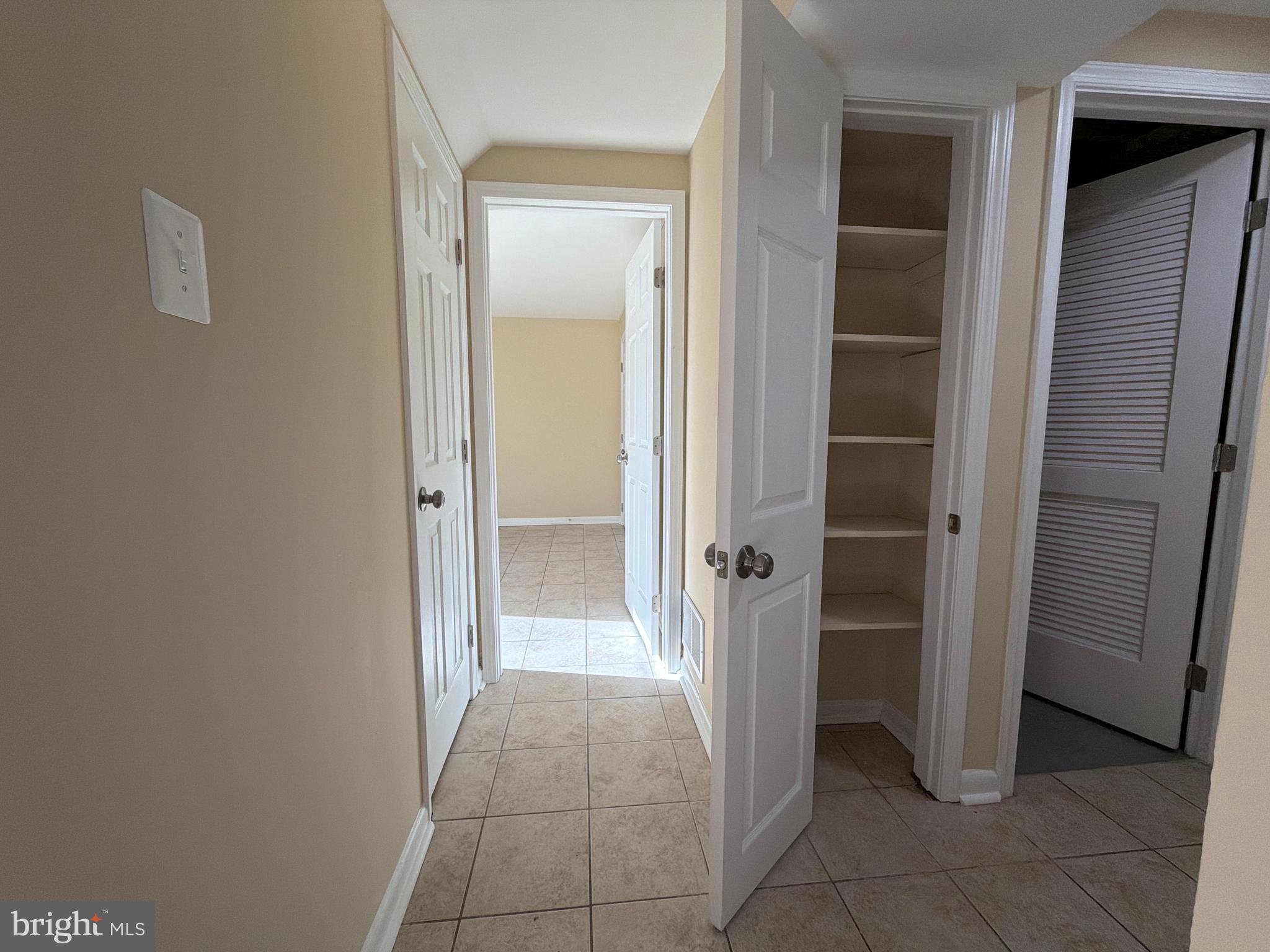 SURREY SQUARE - Residential Lease