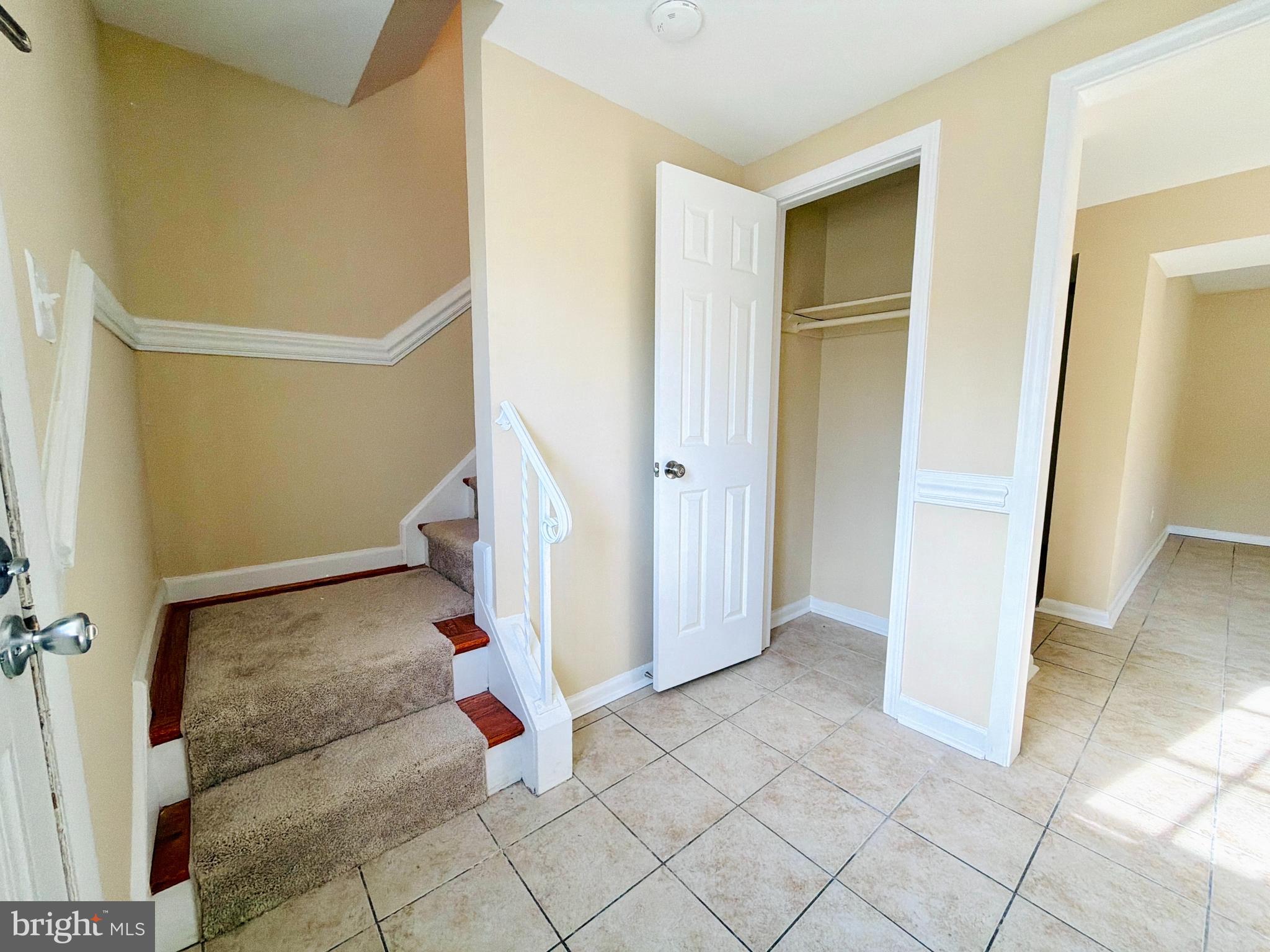 SURREY SQUARE - Residential Lease