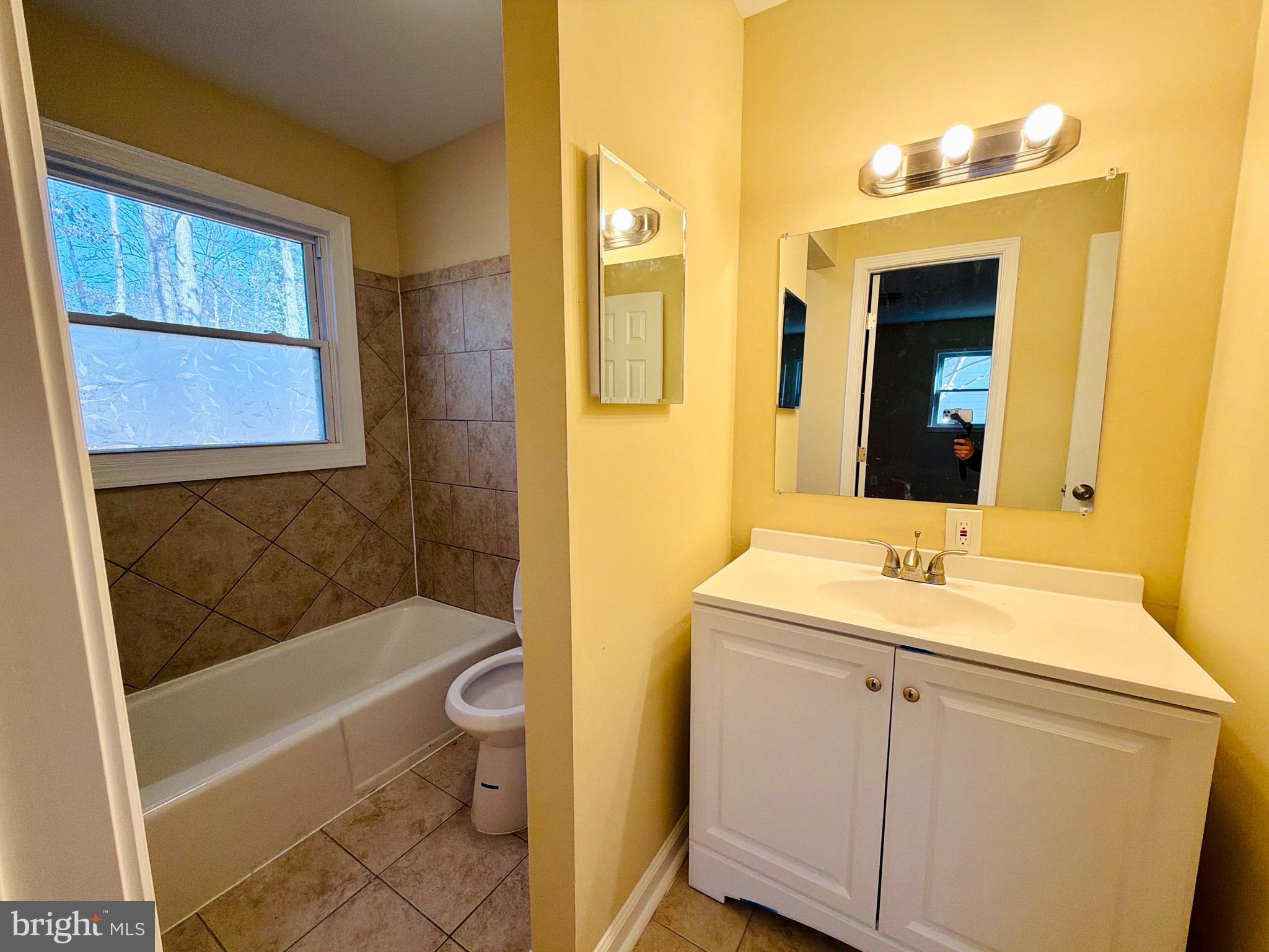 SURREY SQUARE - Residential Lease