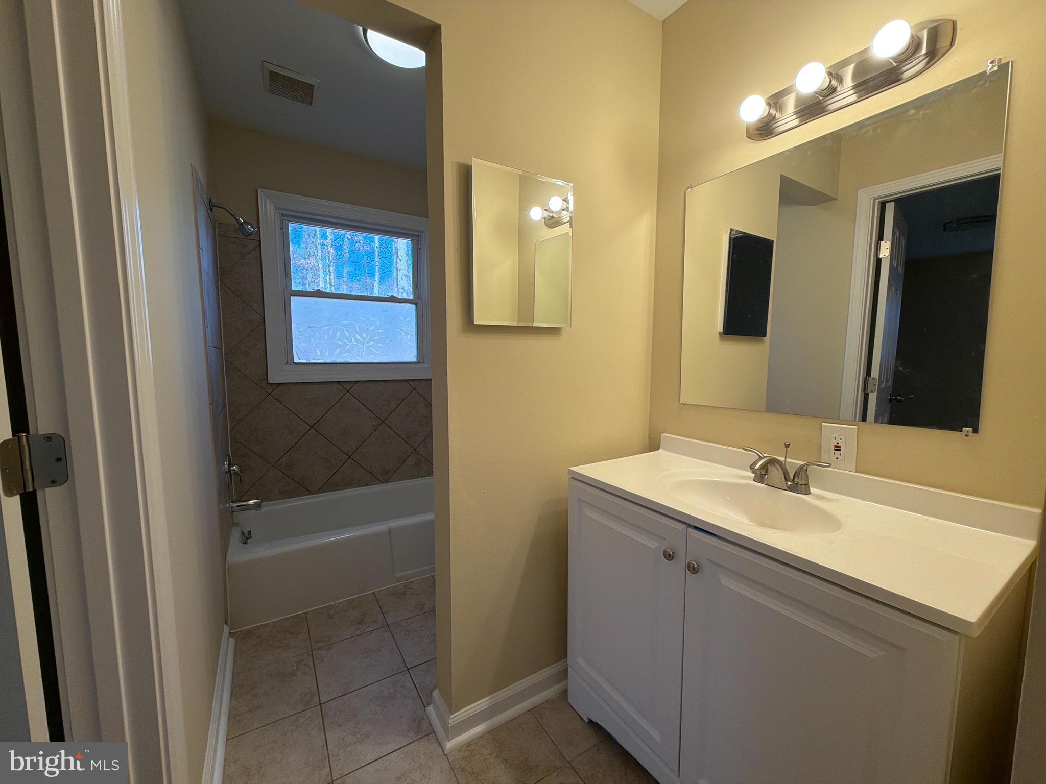 SURREY SQUARE - Residential Lease