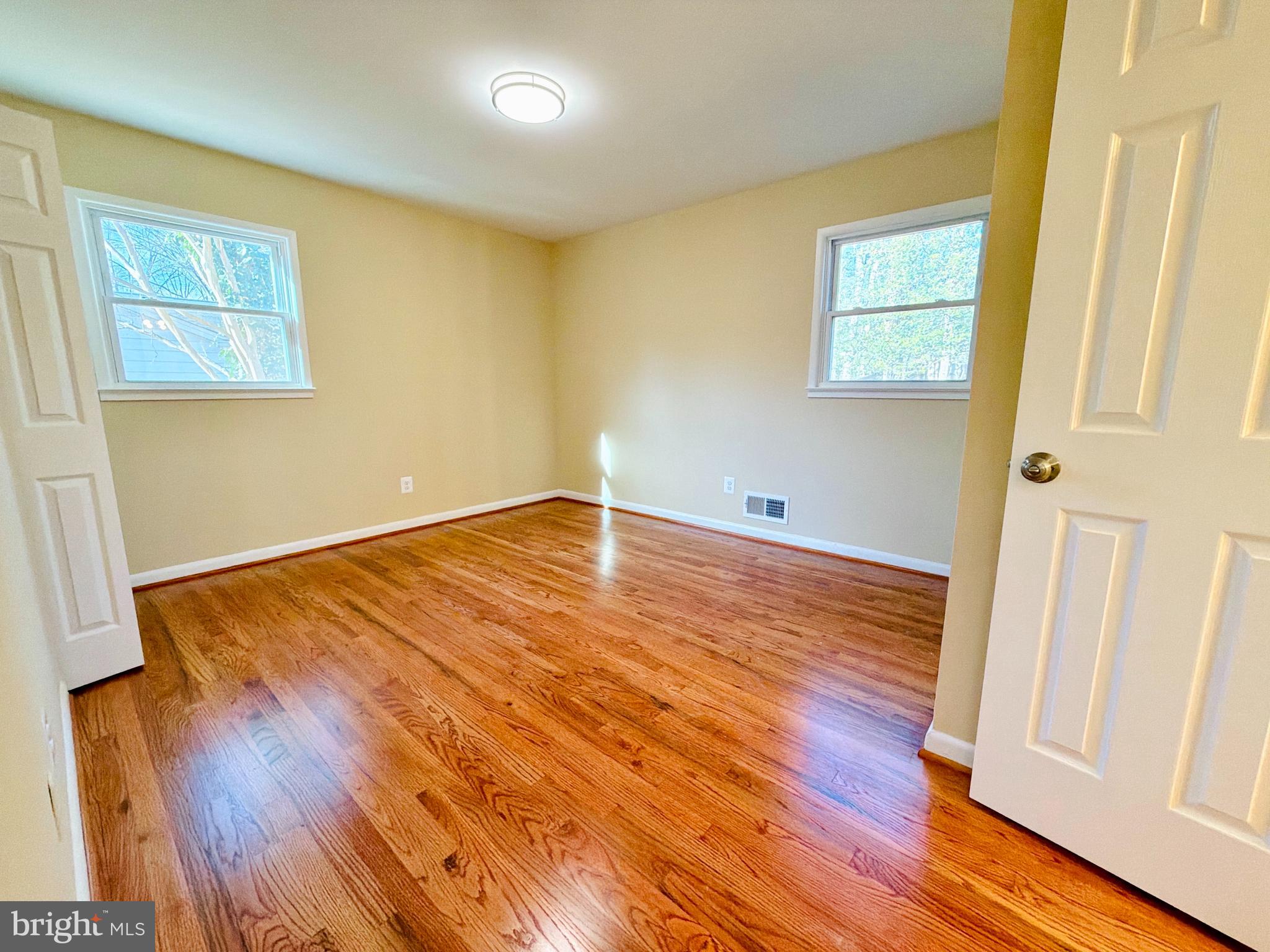 SURREY SQUARE - Residential Lease