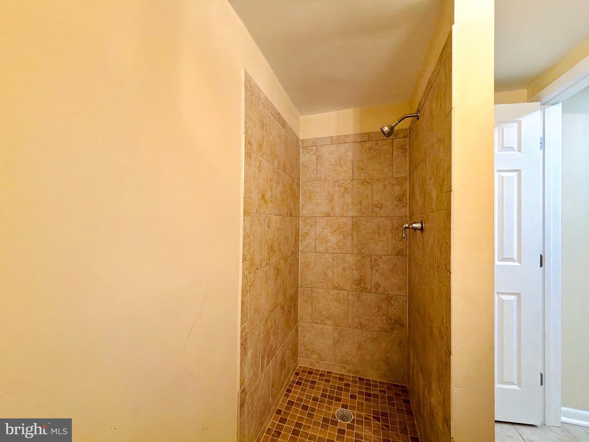 SURREY SQUARE - Residential Lease