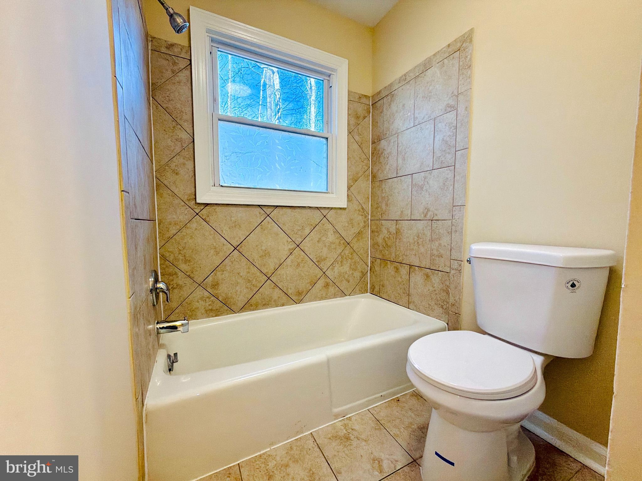 SURREY SQUARE - Residential Lease