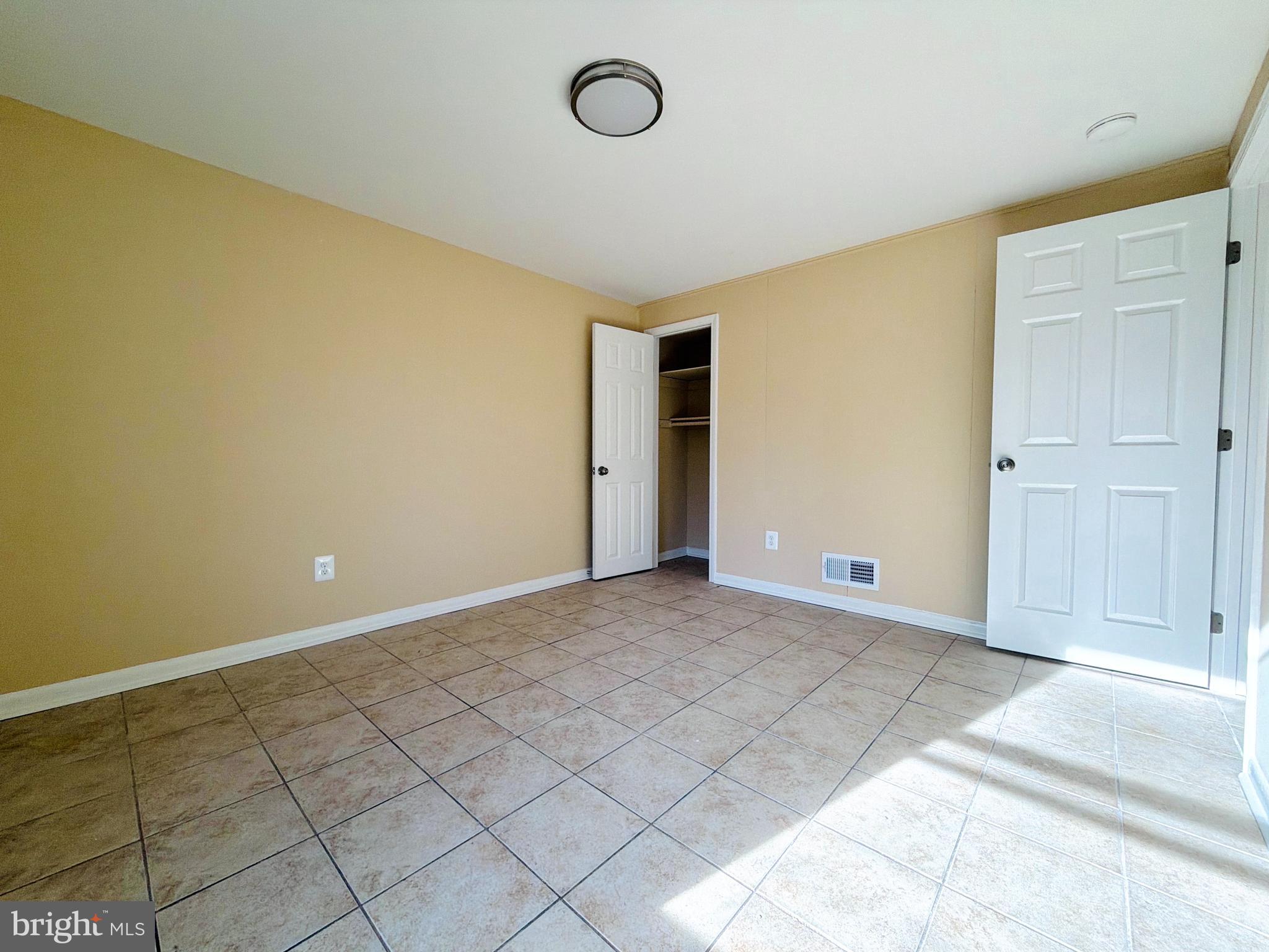 SURREY SQUARE - Residential Lease