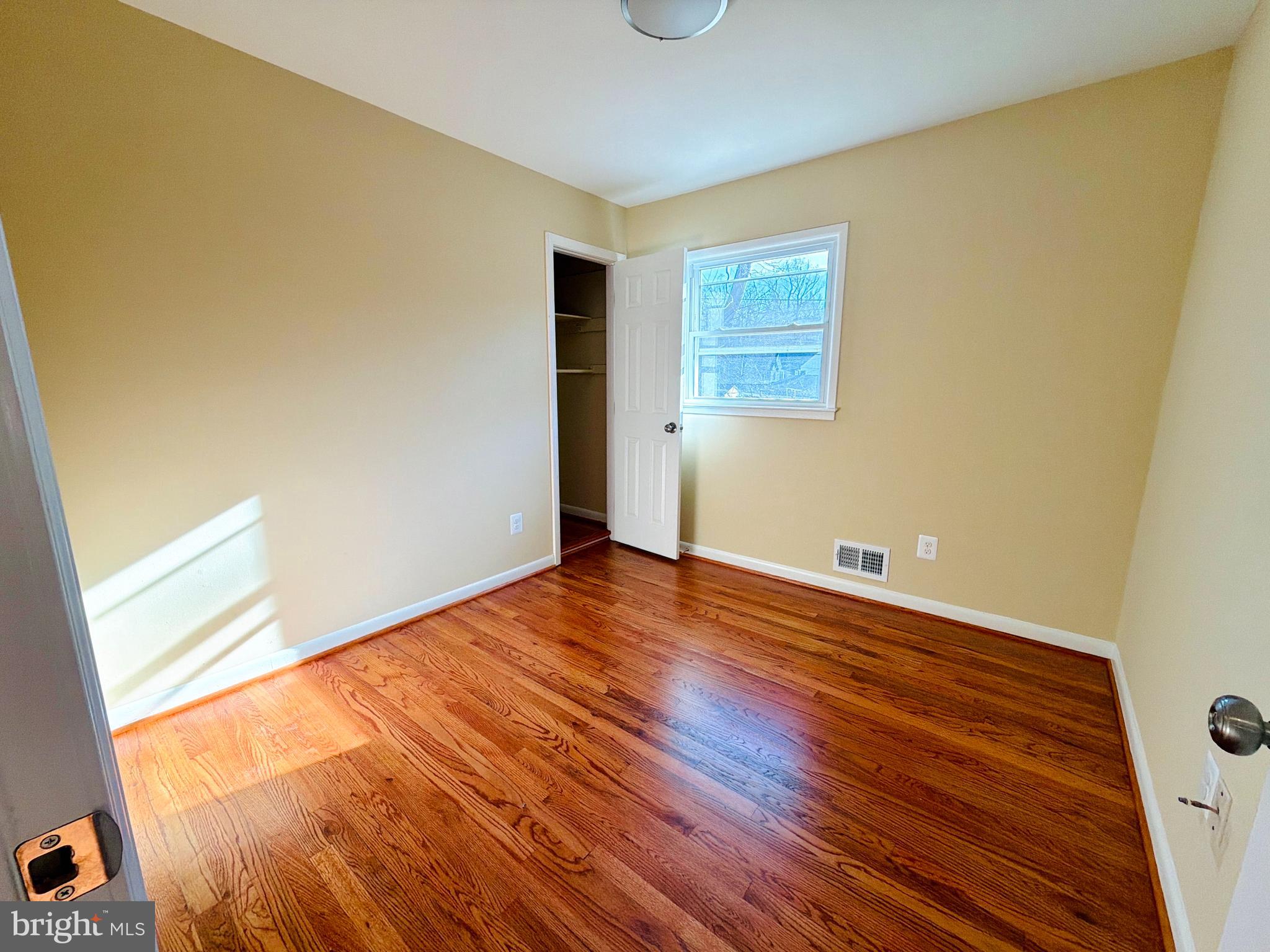 SURREY SQUARE - Residential Lease