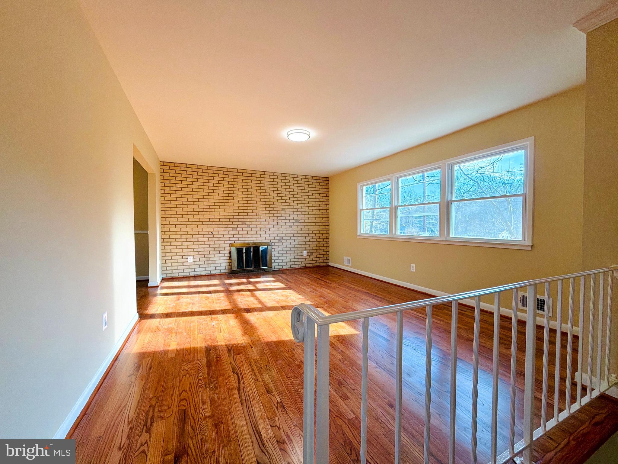 SURREY SQUARE - Residential Lease