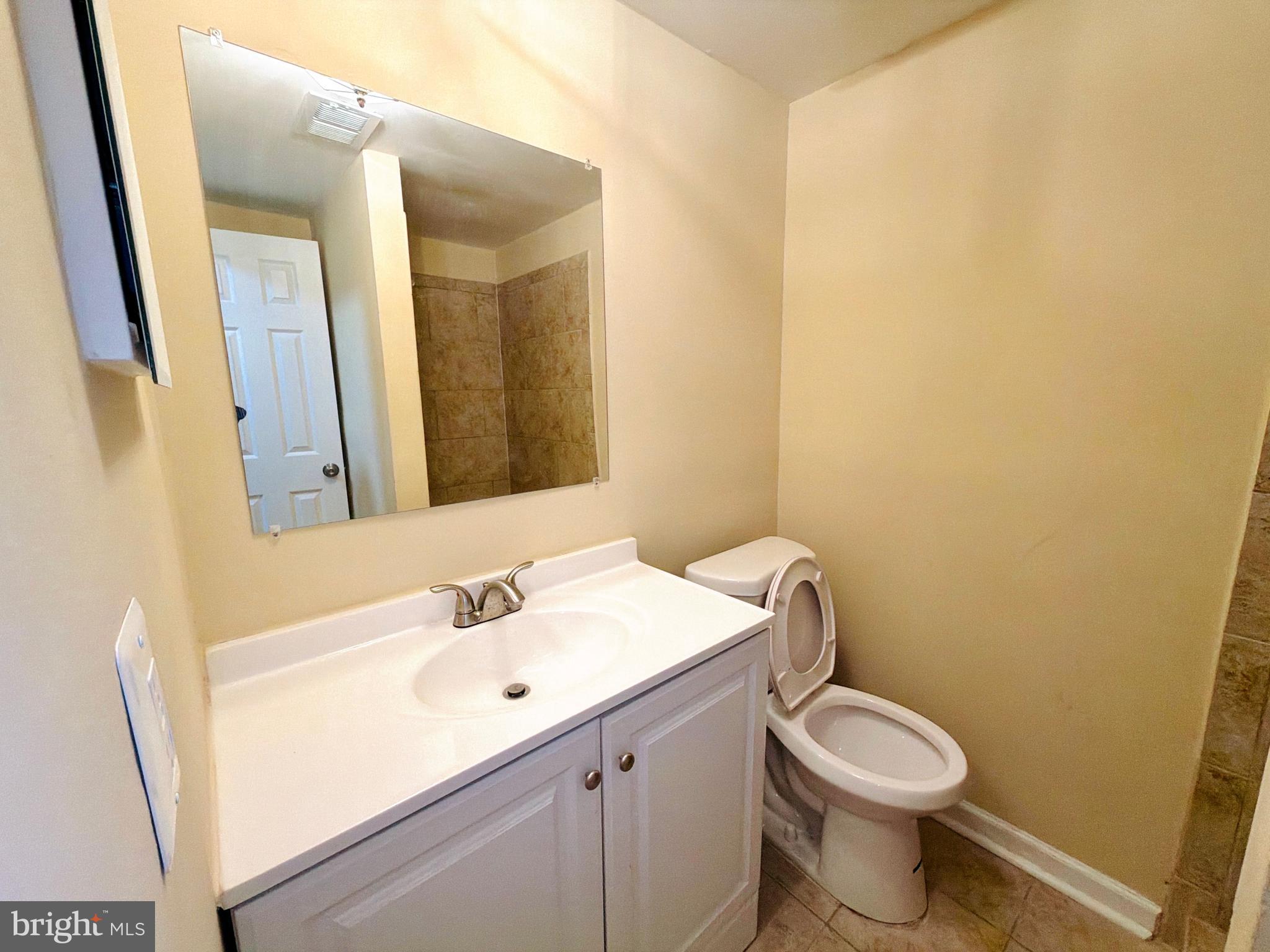 SURREY SQUARE - Residential Lease