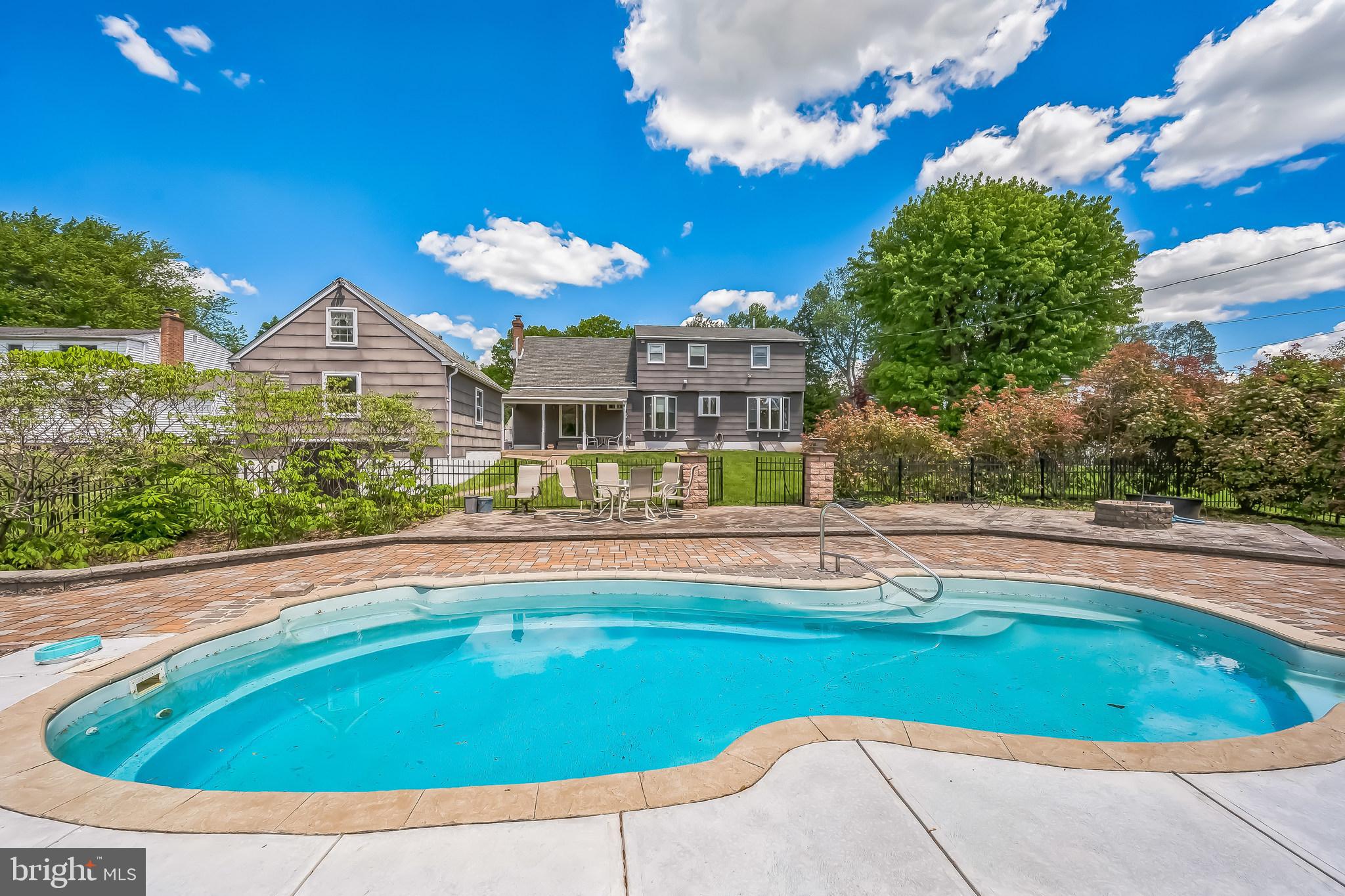 CHURCHVILLE MANOR - Residential
