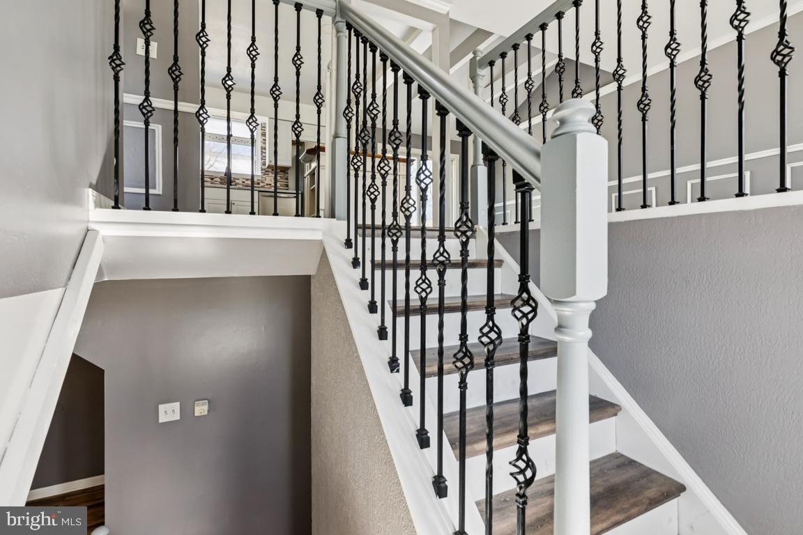 1078 LEXINGTON DRIVE