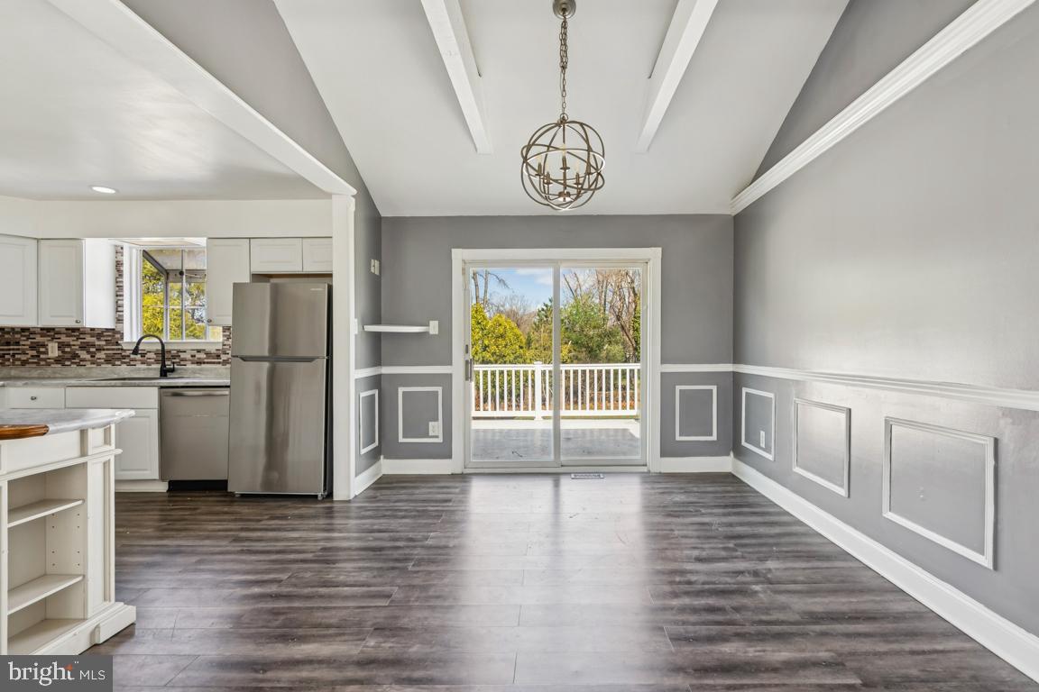 1078 LEXINGTON DRIVE