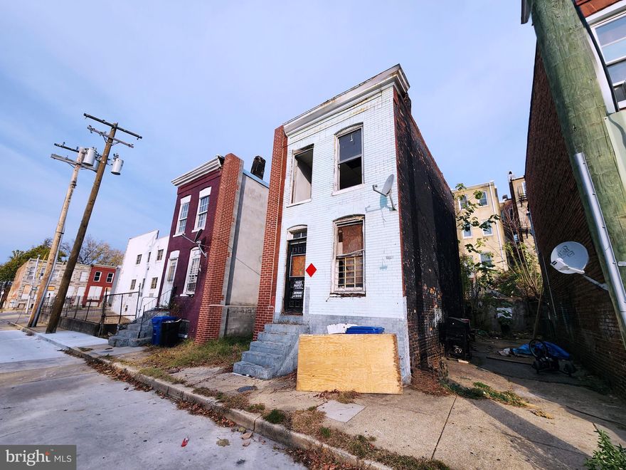 ONLINE AUCTION: Bidding begins 7/8/2025 @ 10:00 AM. Bidding ends 7/10/2025 @ 12:00 PM. List Price is Suggested Opening Bid. Deposit: $5,000.

This two-story detached townhouse is situated in the Boyd-Booth area, offering convenient access to various amenities. Located just blocks from Grace Medical Center, it is also minutes away from Westside Shopping Center, Carroll Park, Carroll Park Golf Course, West Baltimore MARC Station, and Mount Clare Junction Shopping Center. The property benefits from easy access to the major traffic artery, S Monroe St, ensuring seamless commuting to the surrounding areas.