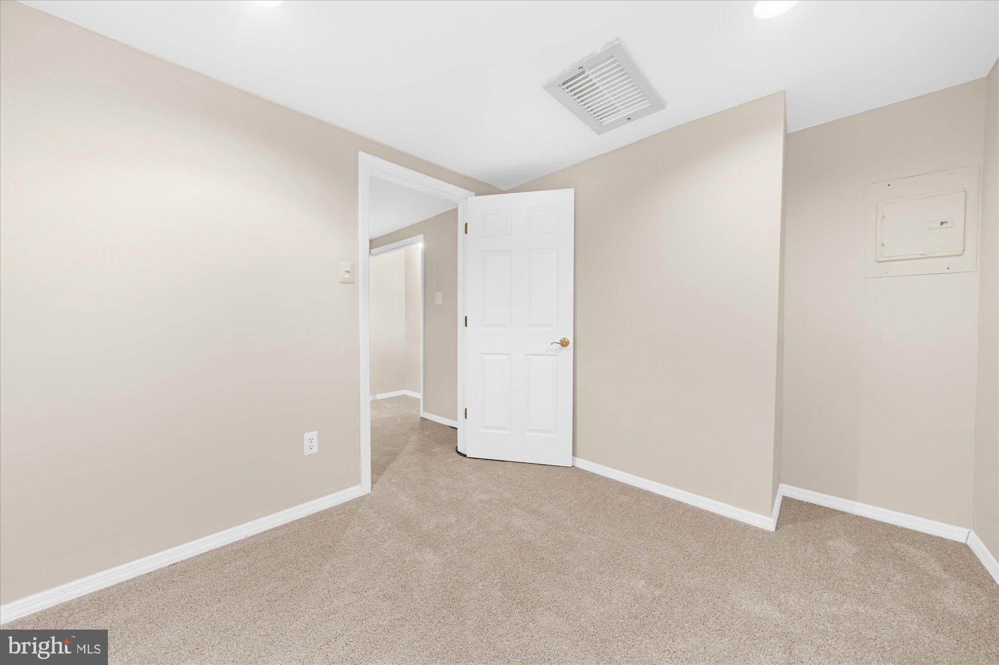 SAW MILL VALLEY - Residential