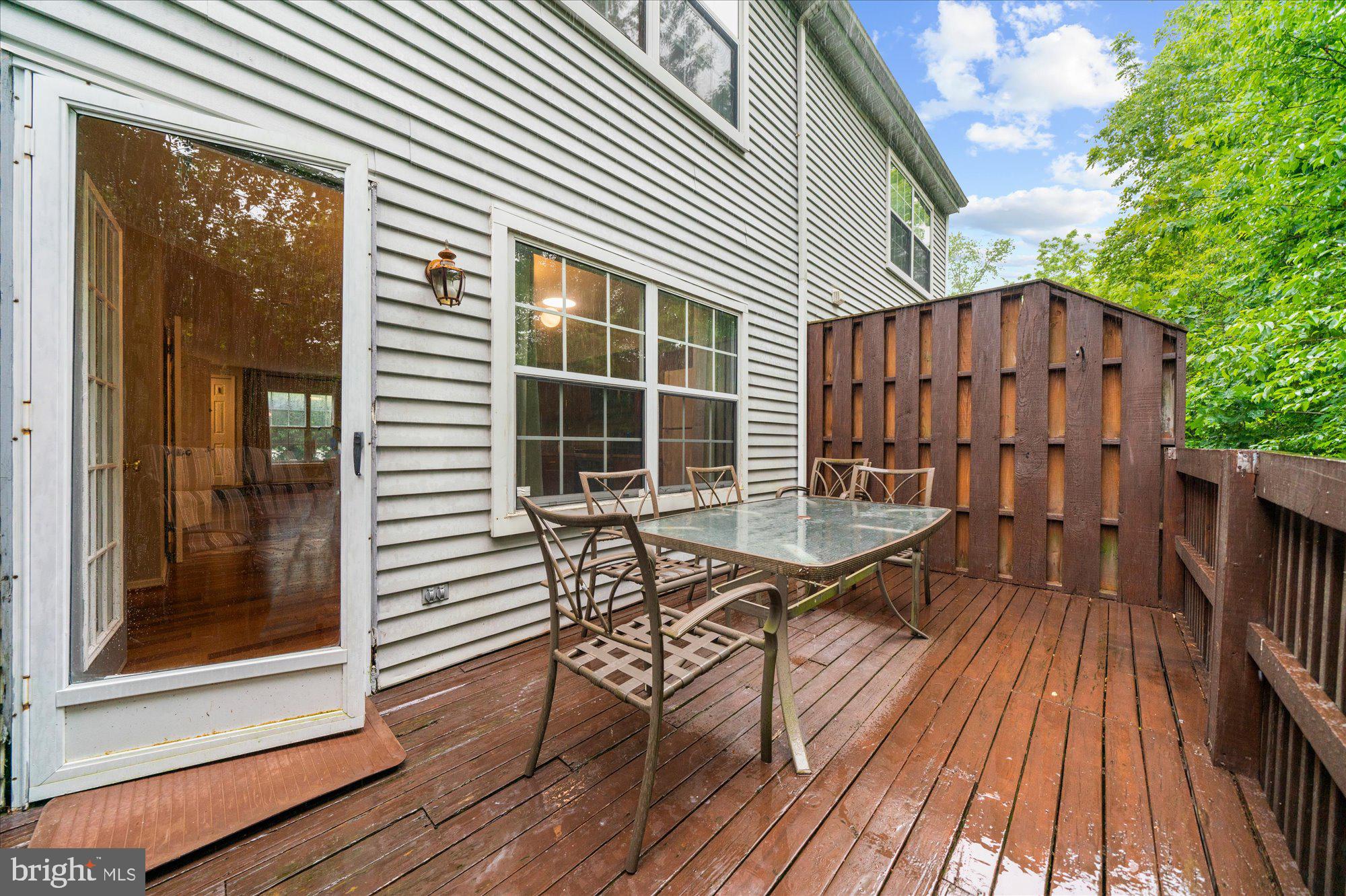 SAW MILL VALLEY - Residential