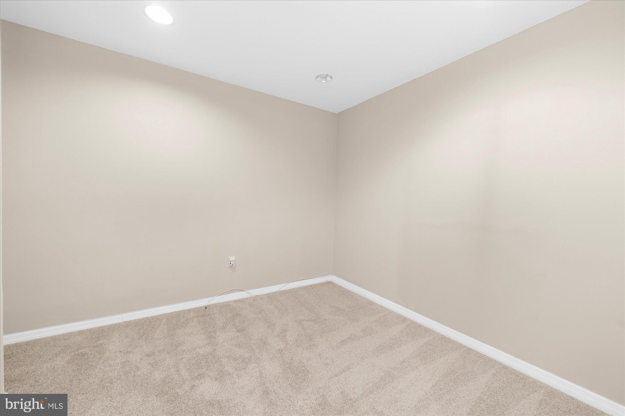 SAW MILL VALLEY - Residential