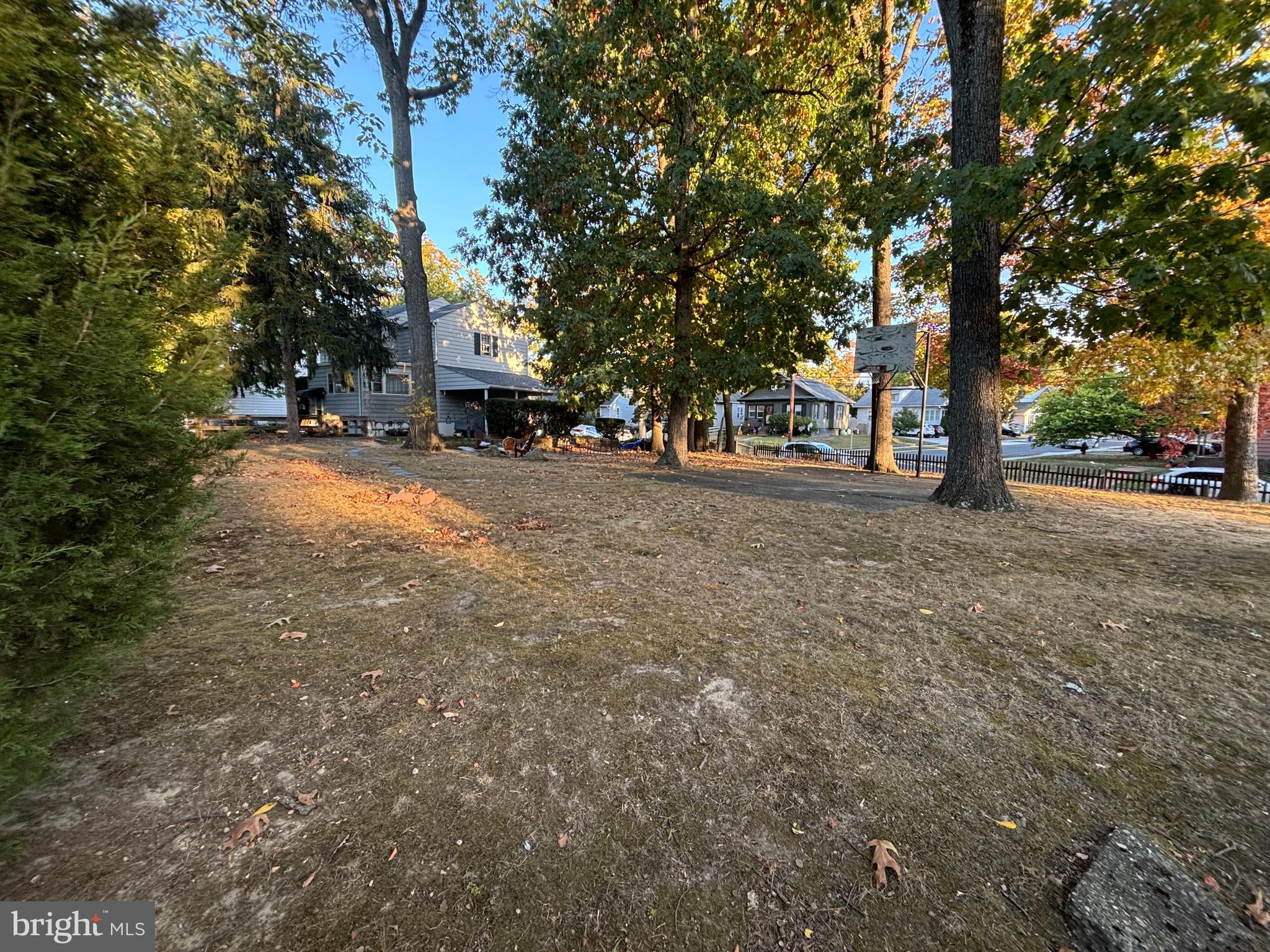 211 W HOLLY AVENUE