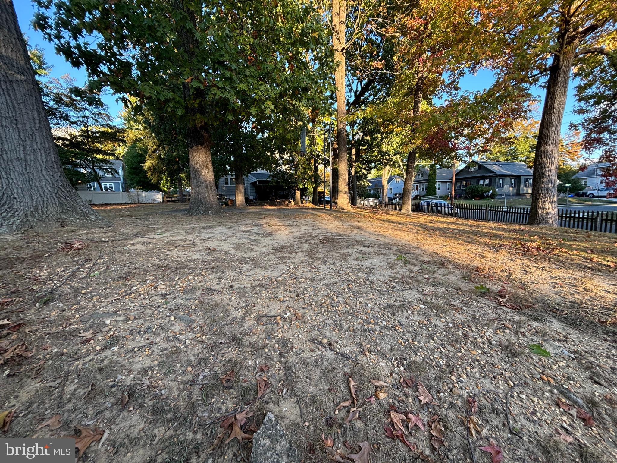 211 W HOLLY AVENUE