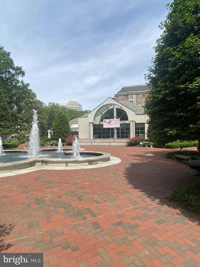 THE ELIZABETH - Residential Lease