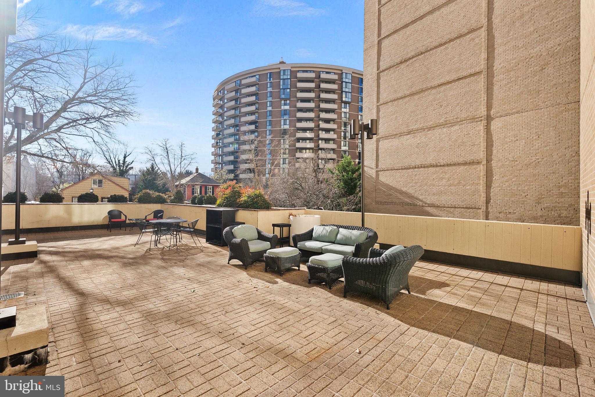 THE ELIZABETH - Residential Lease