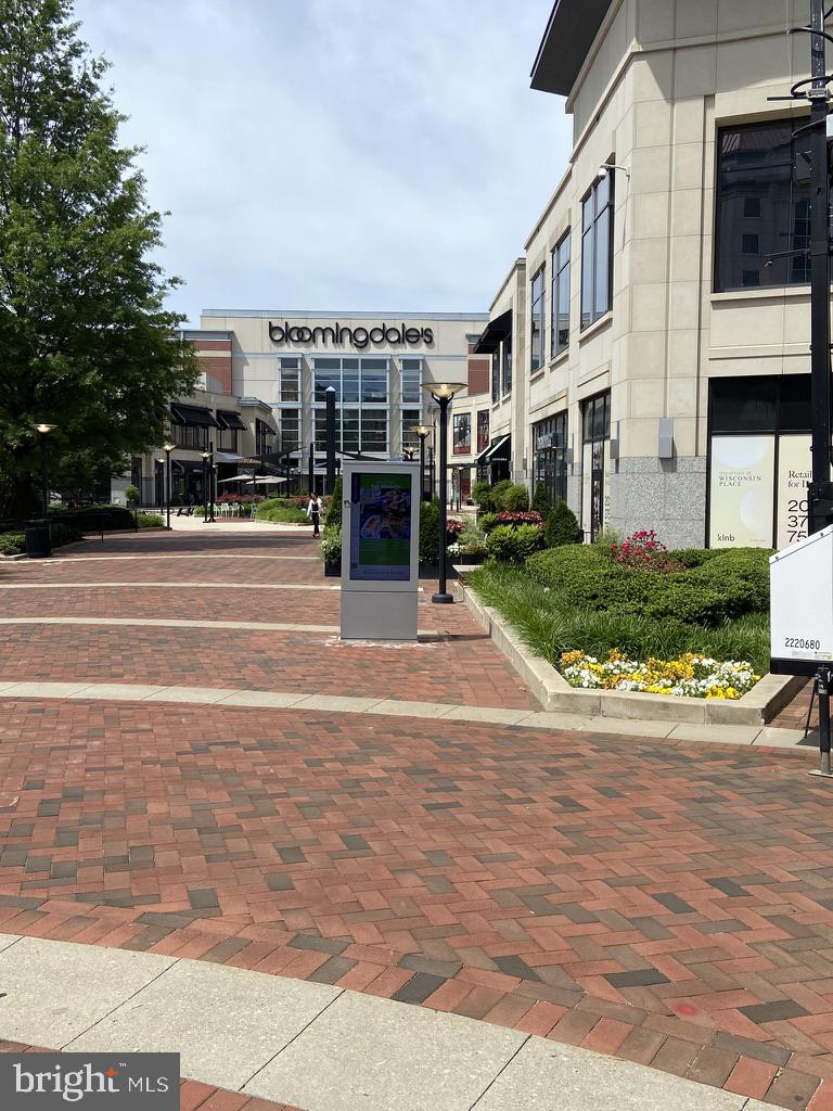 THE ELIZABETH - Residential Lease