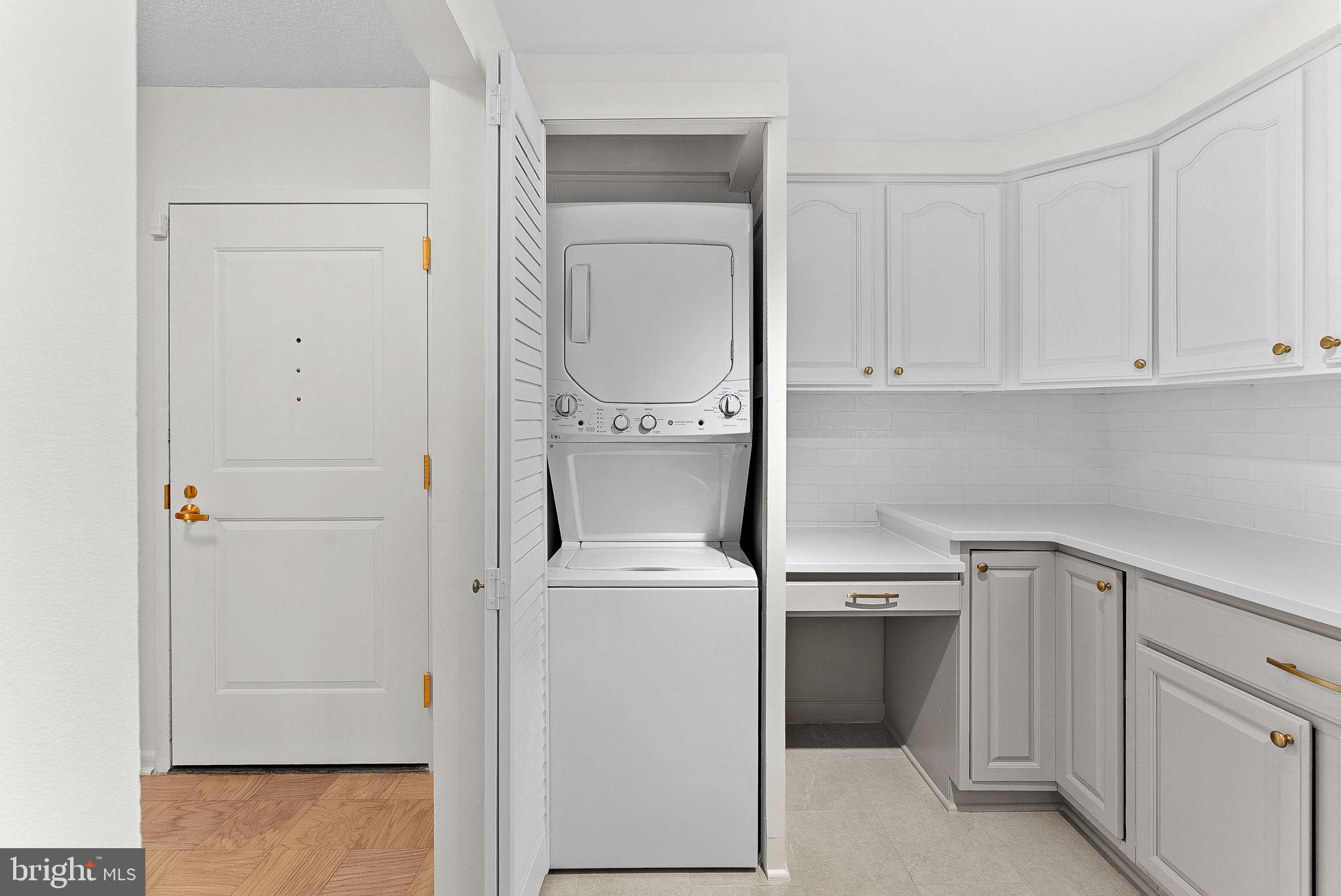 THE ELIZABETH - Residential Lease