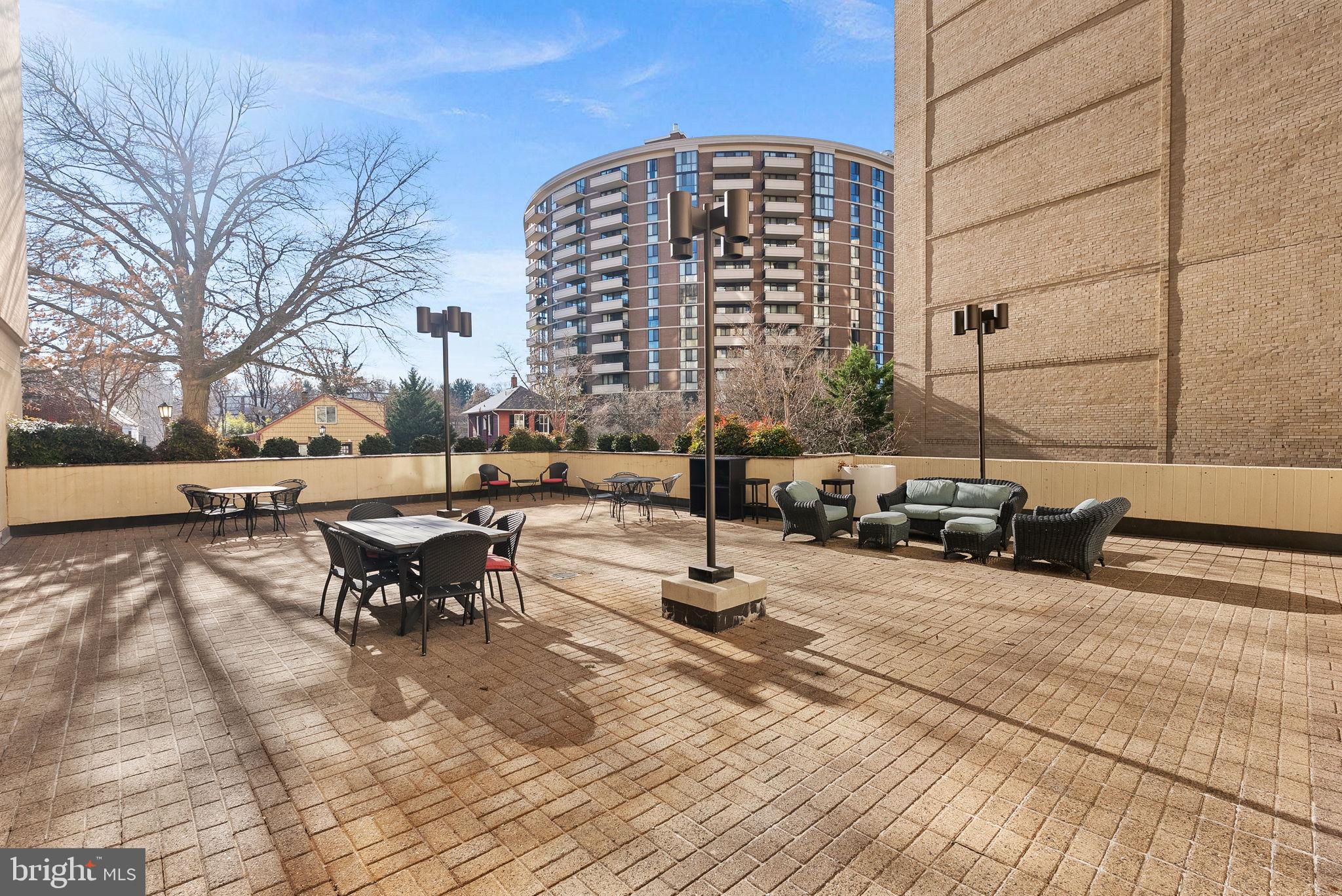 THE ELIZABETH - Residential Lease