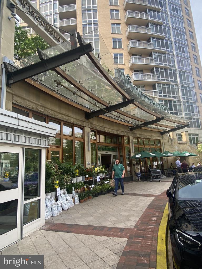 THE ELIZABETH - Residential Lease