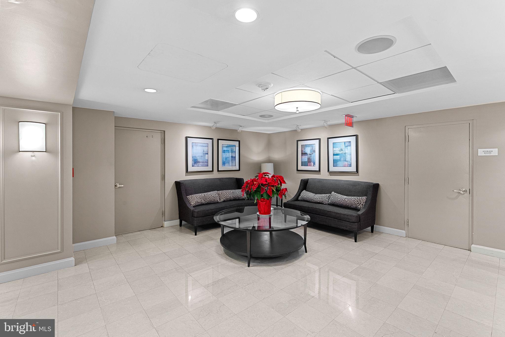 THE ELIZABETH - Residential Lease