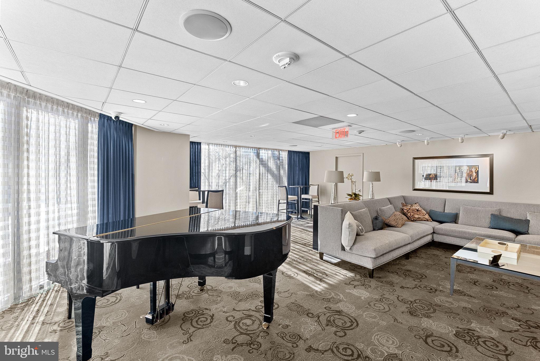 THE ELIZABETH - Residential Lease