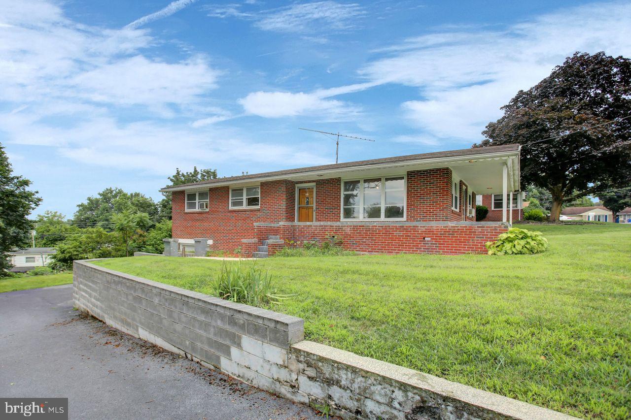806 HIGHLAND DRIVE