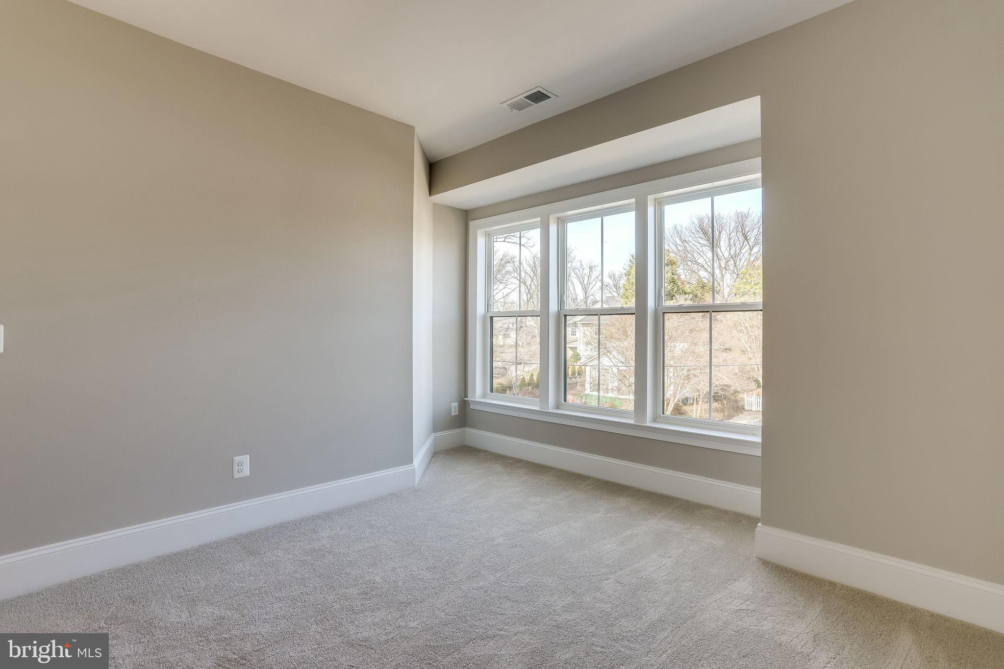 FALLS CHURCH PARK - Residential