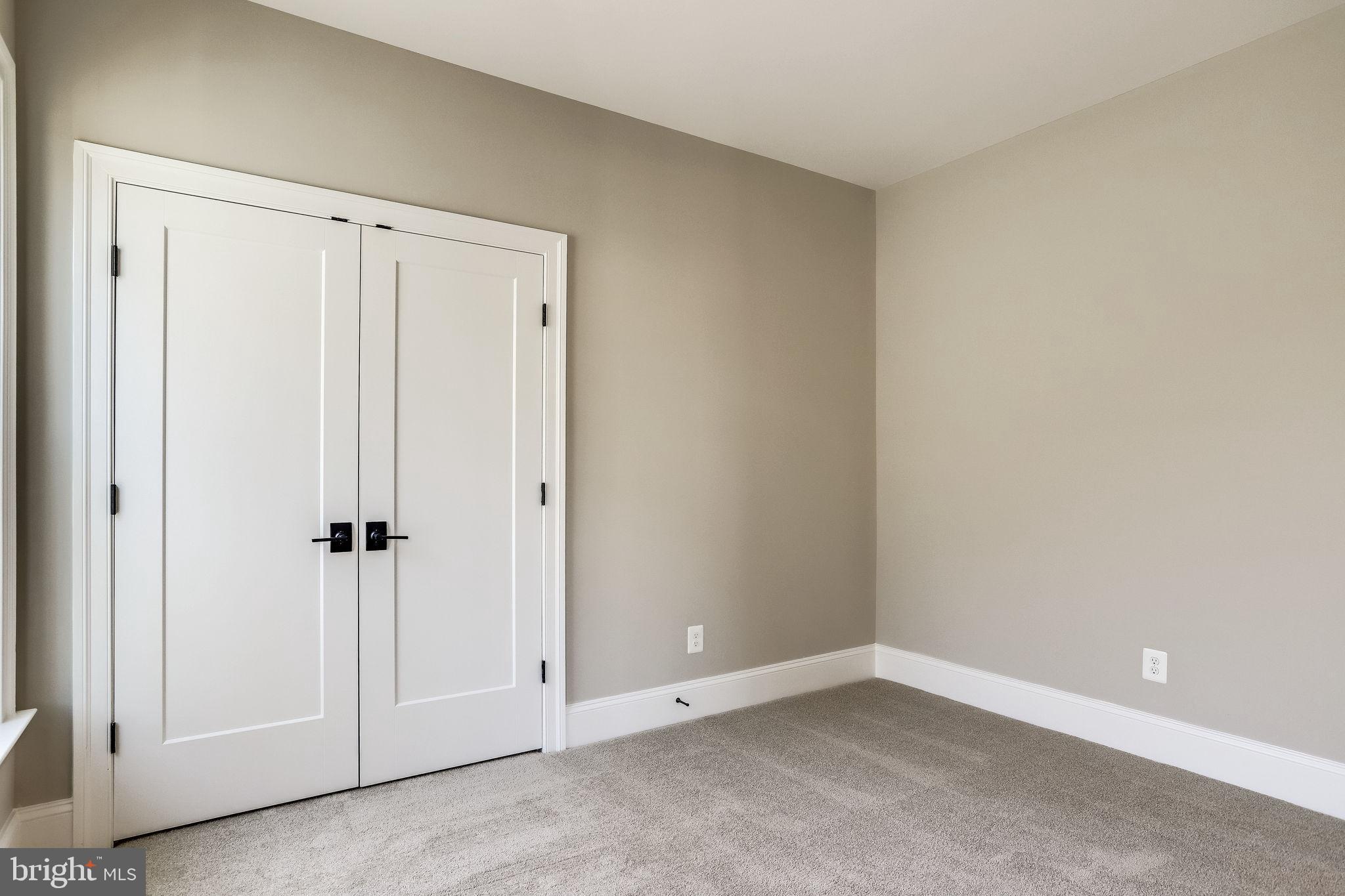 FALLS CHURCH PARK - Residential