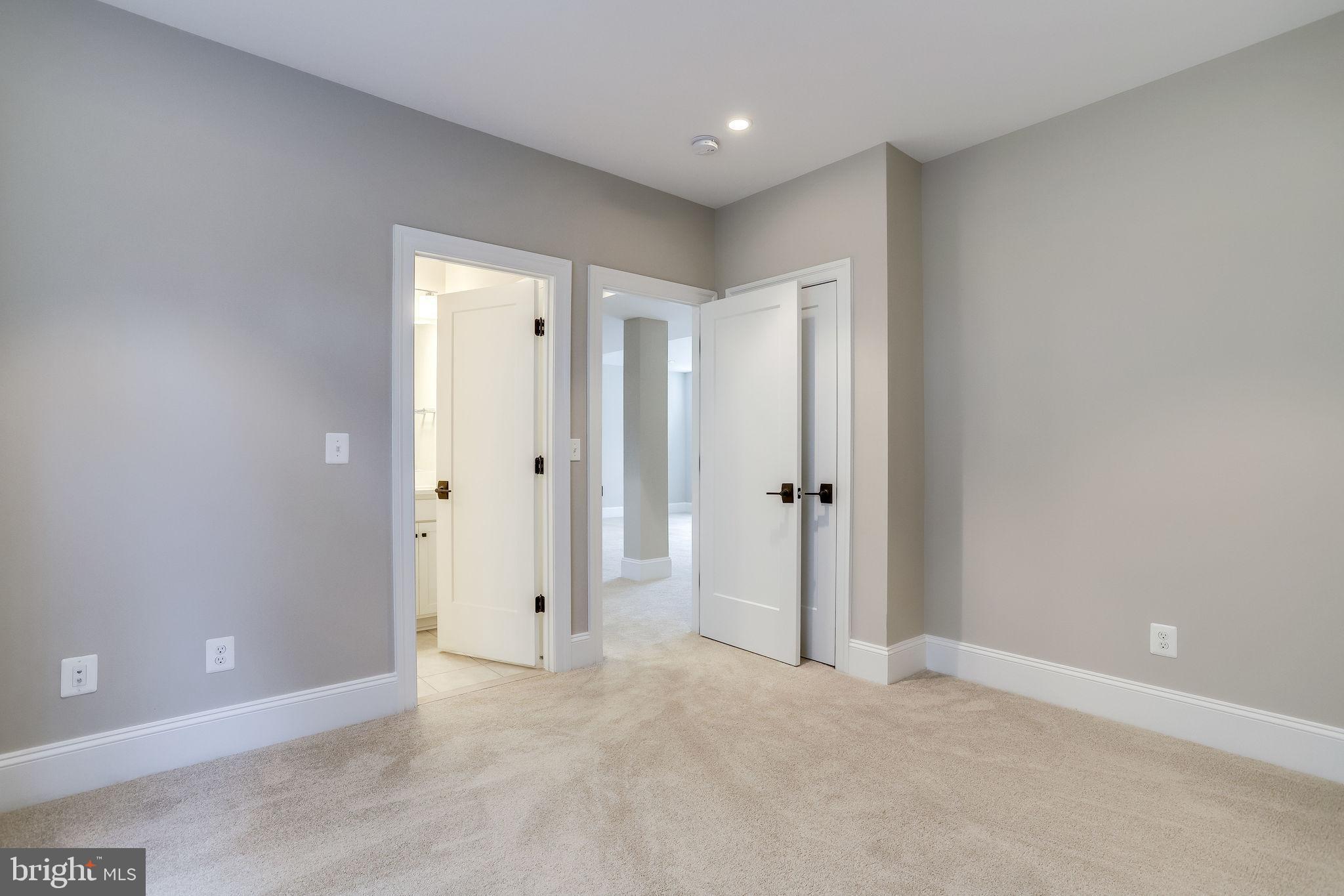 FALLS CHURCH PARK - Residential