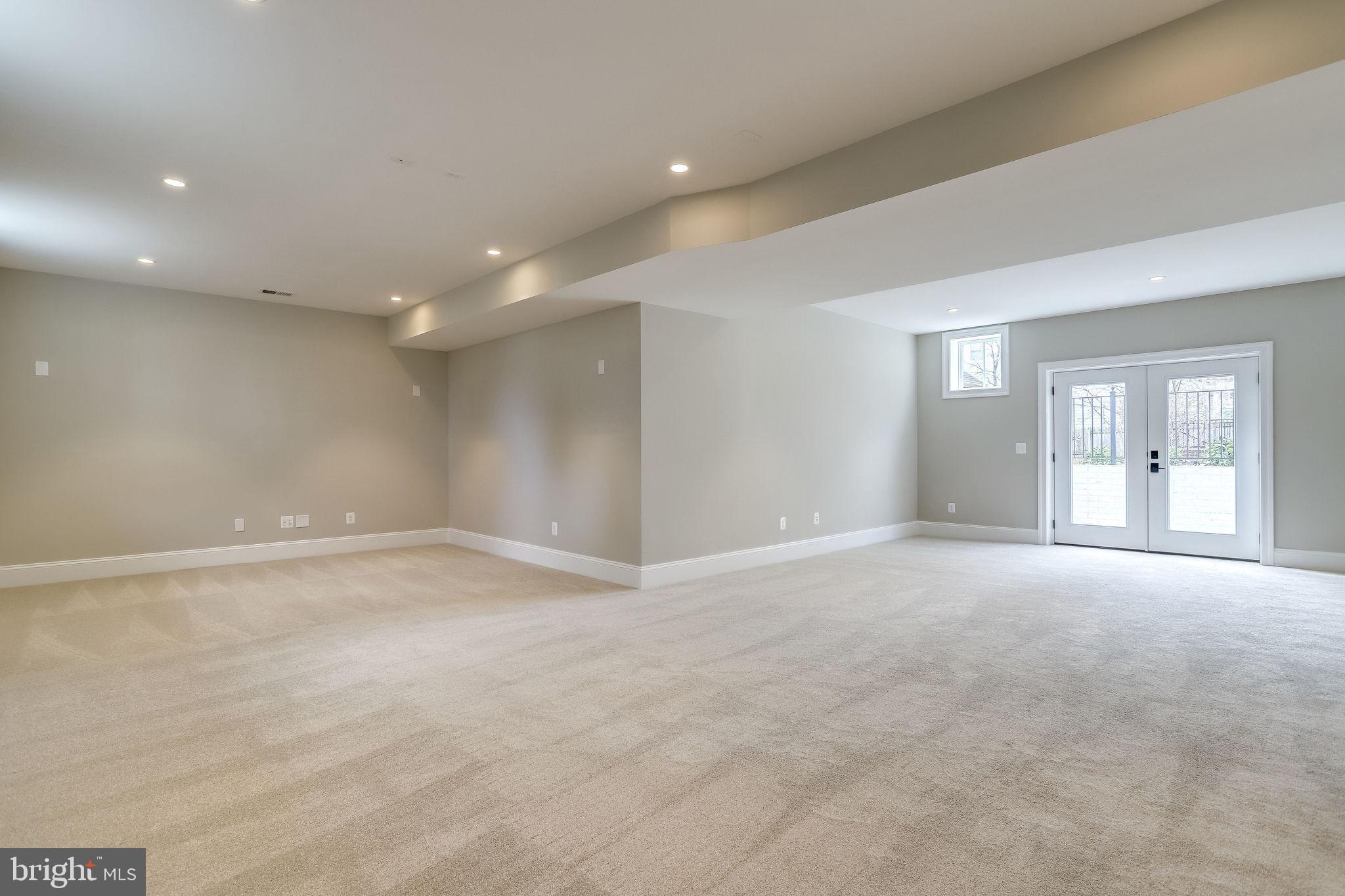 FALLS CHURCH PARK - Residential