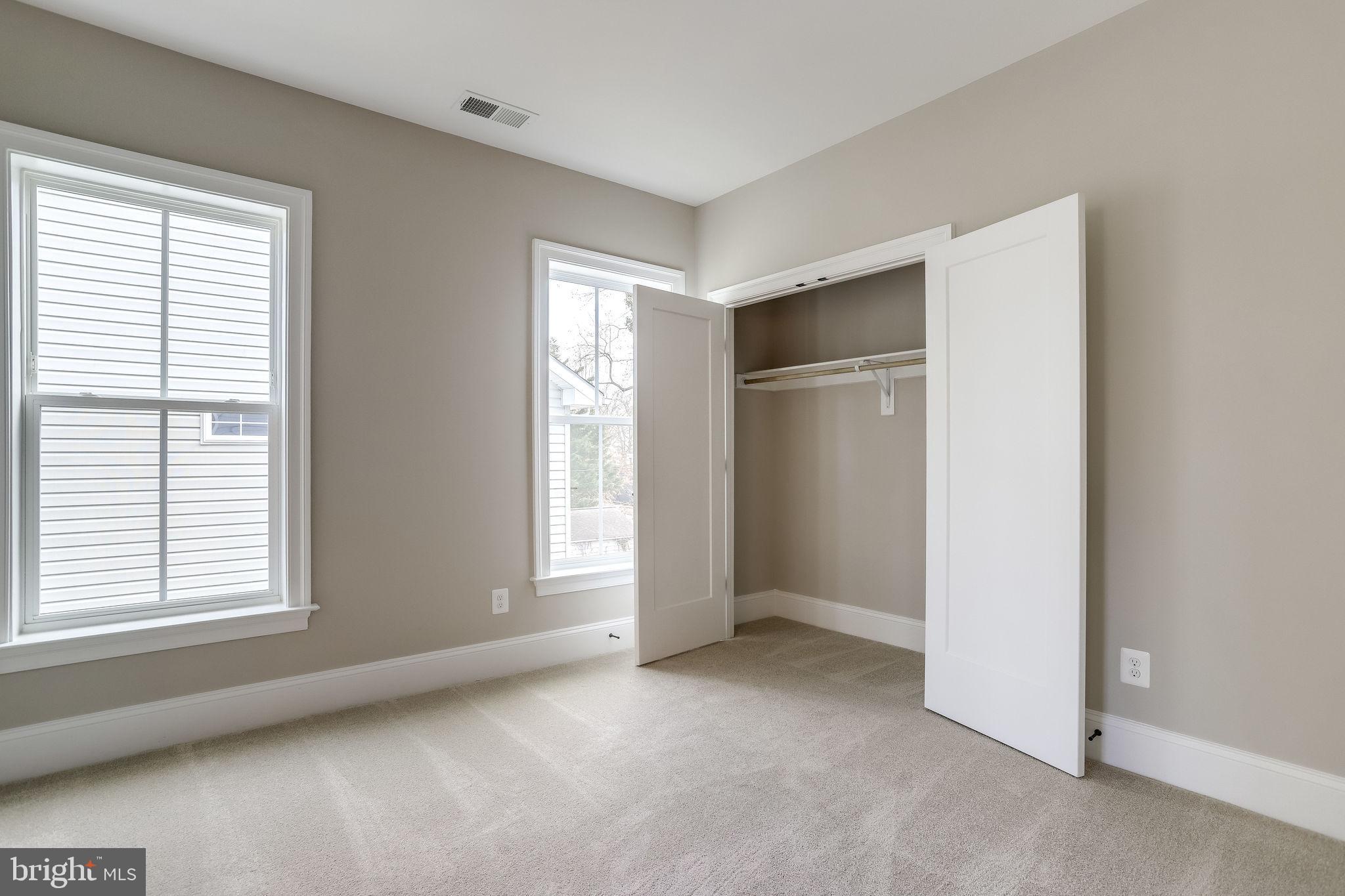 FALLS CHURCH PARK - Residential