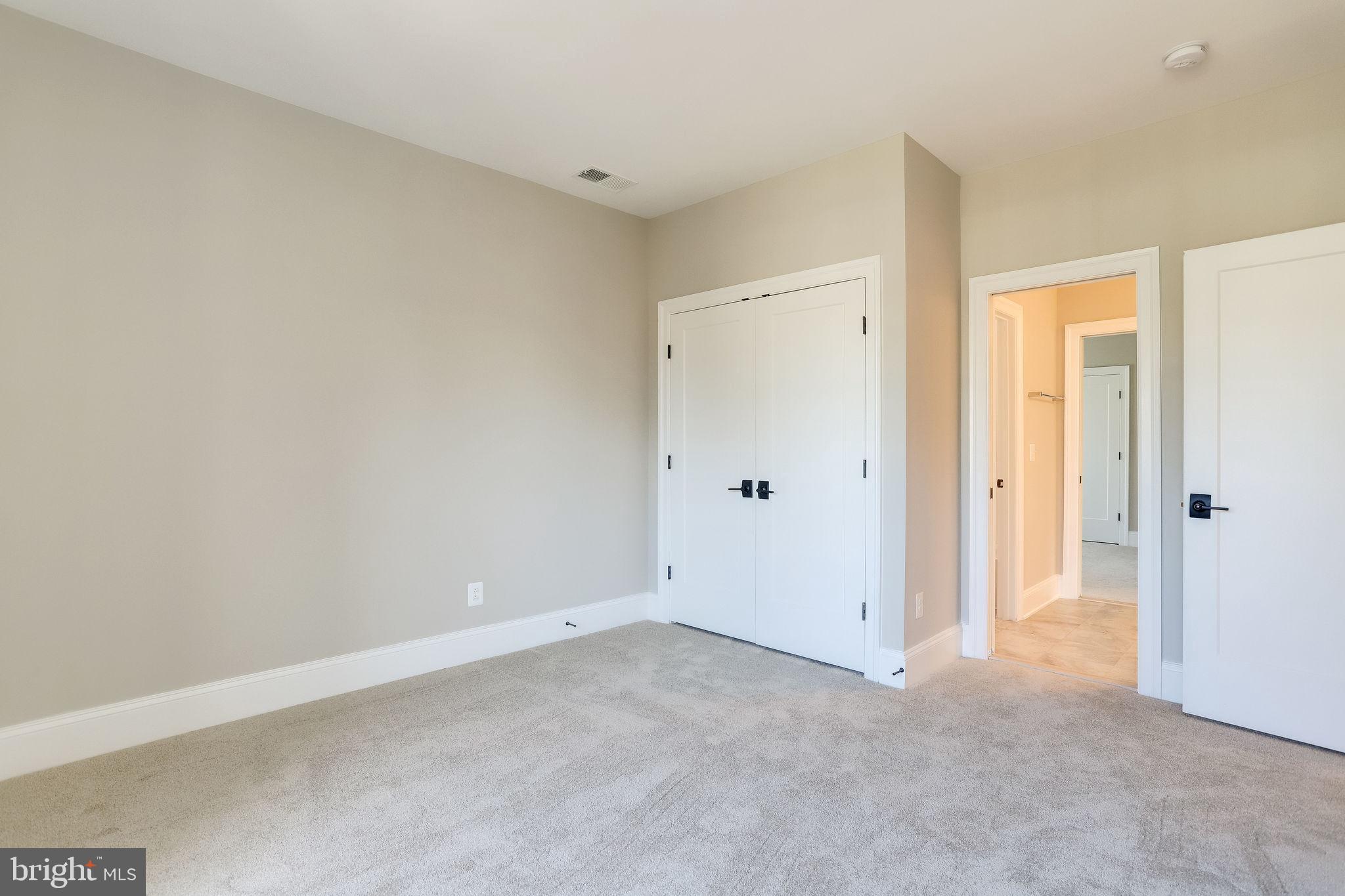 FALLS CHURCH PARK - Residential