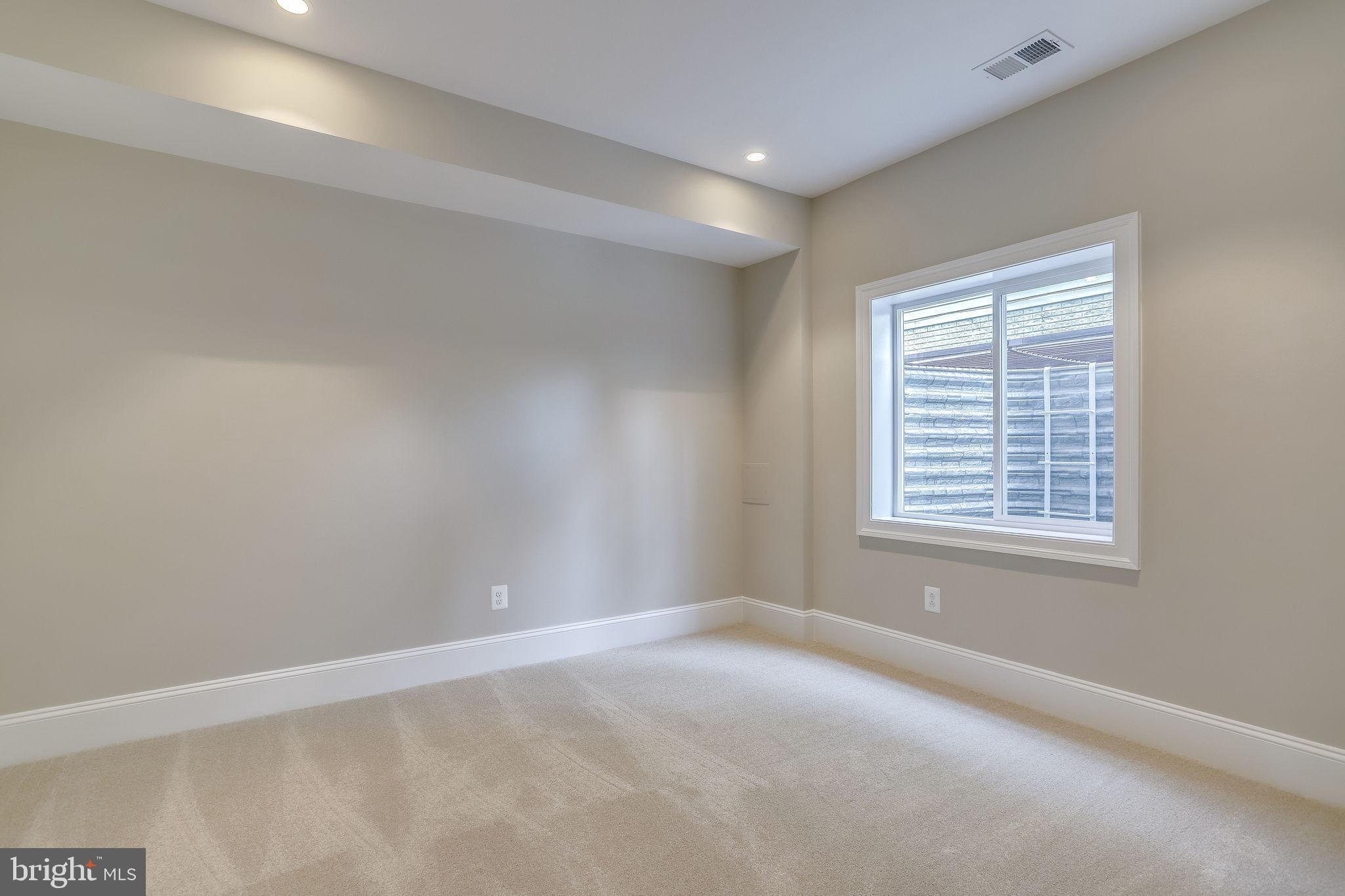 FALLS CHURCH PARK - Residential