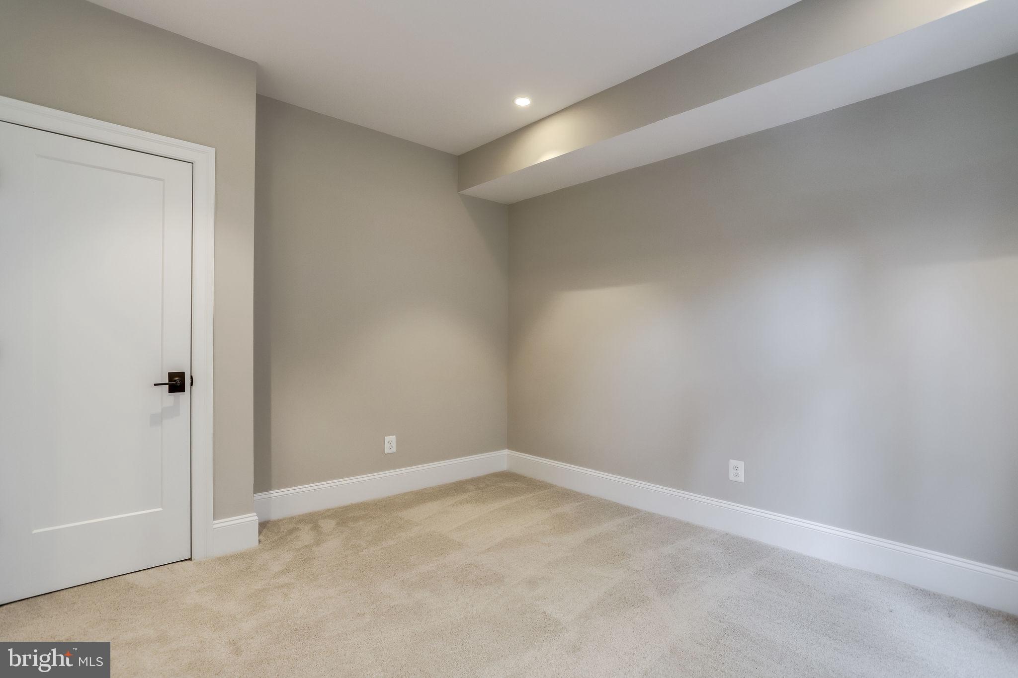 FALLS CHURCH PARK - Residential